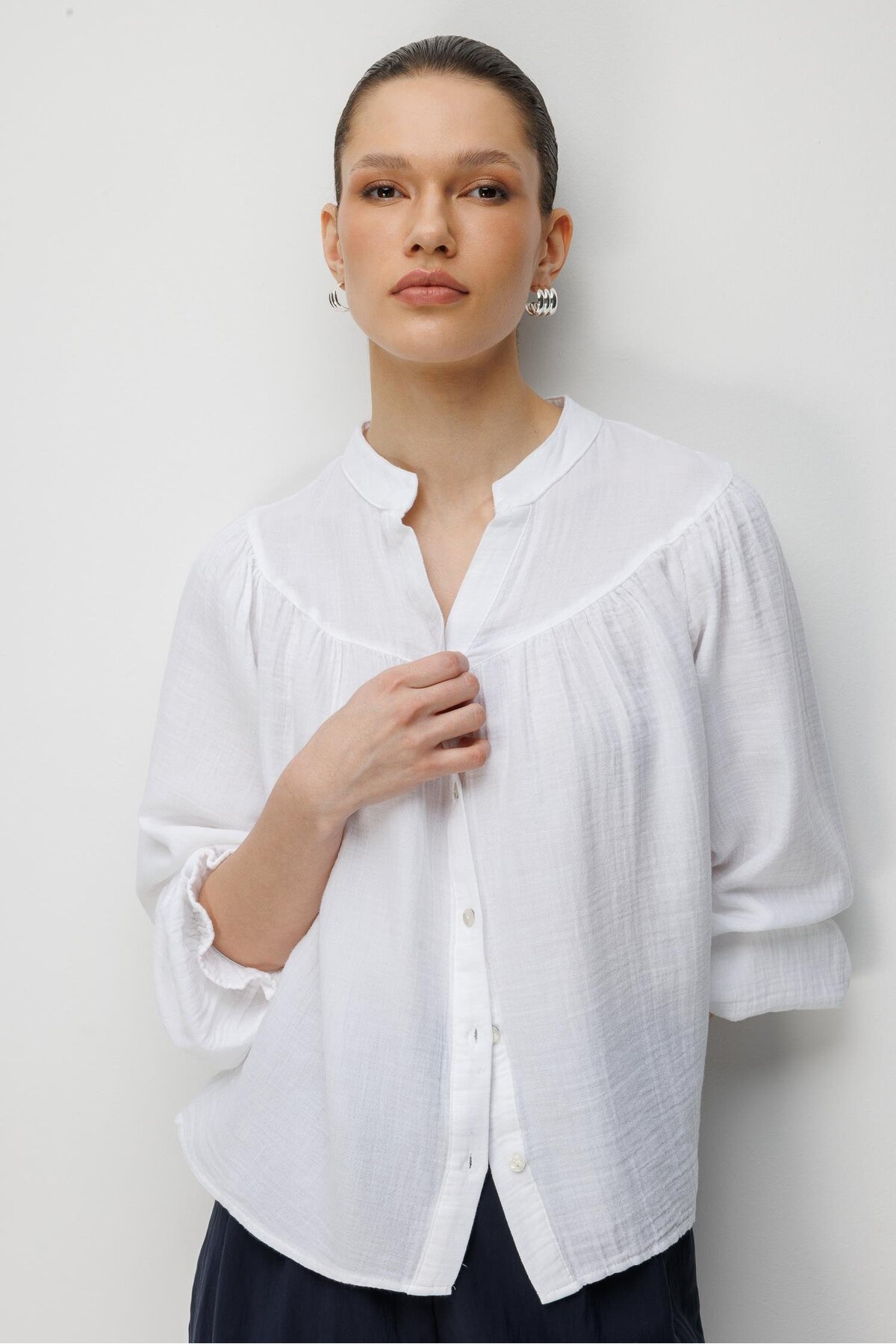 Mixray  4733 Kadın Büzgü Robalı Uzun Kol Müslin Gömlek Beyaz - Görsel 4