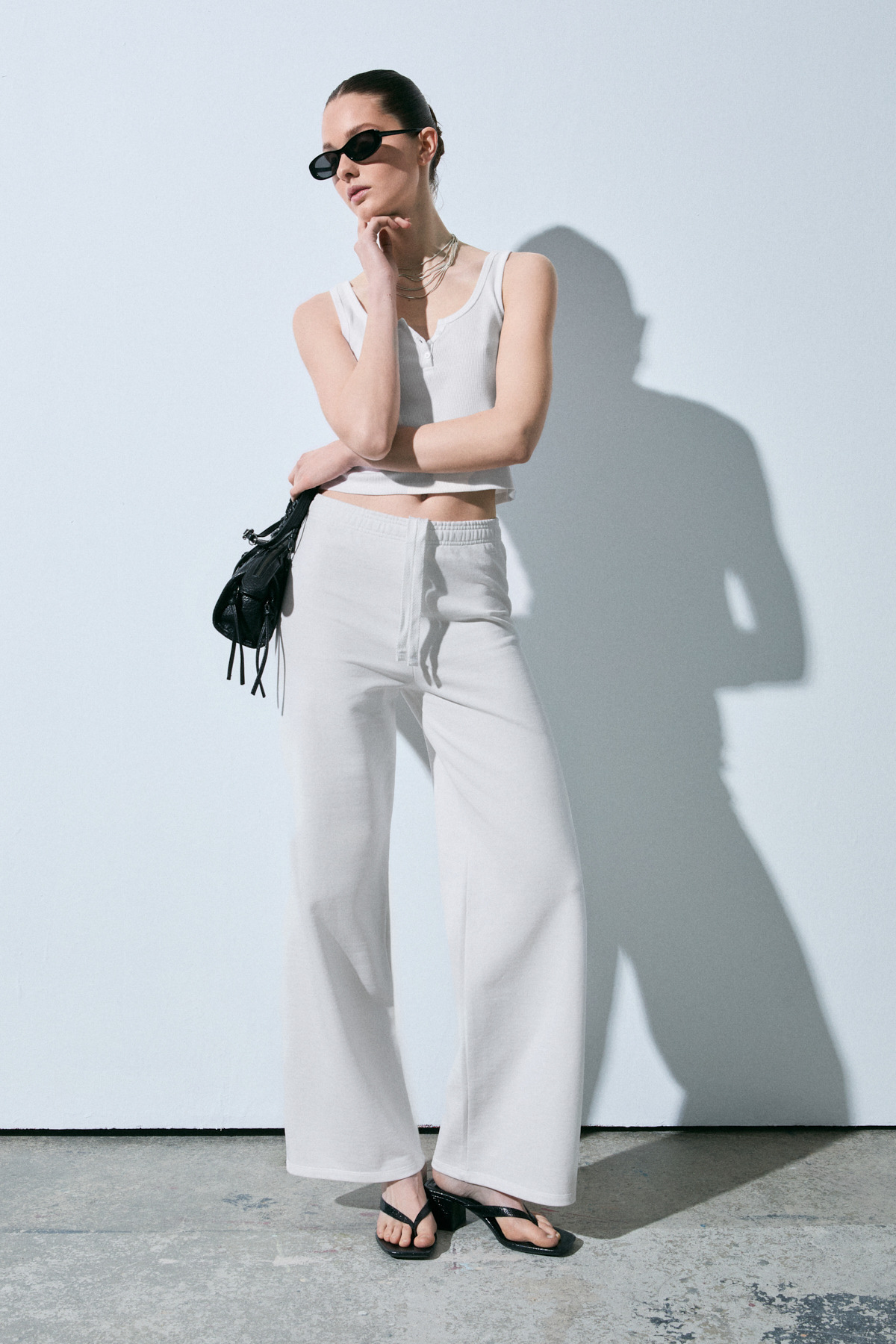 GRIMELANGE  LOVENTA Kadın Geniş Paçalı Regular Fit Taş Detaylı Beyaz Eşofman Altı - Görsel 3