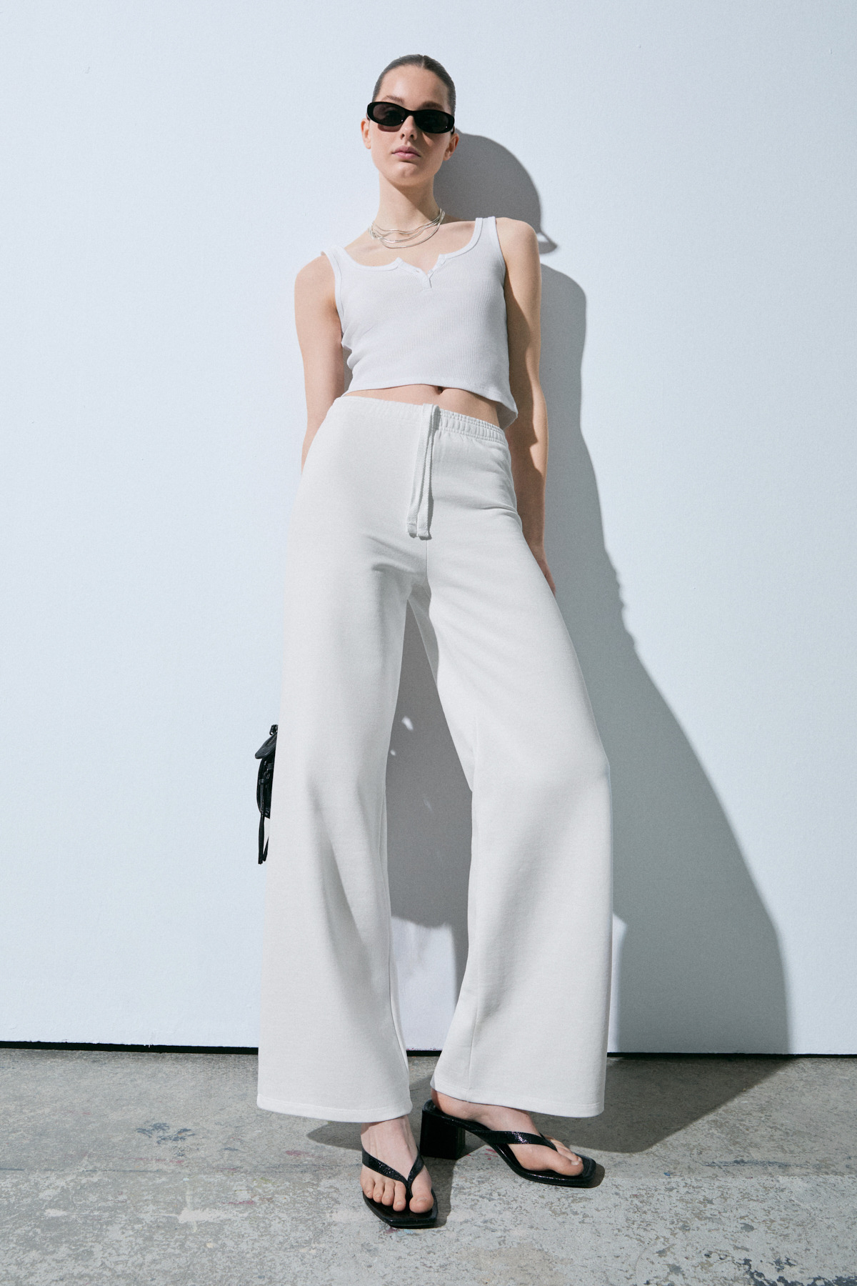 GRIMELANGE  LOVENTA Kadın Geniş Paçalı Regular Fit Taş Detaylı Beyaz Eşofman Altı - Görsel 2