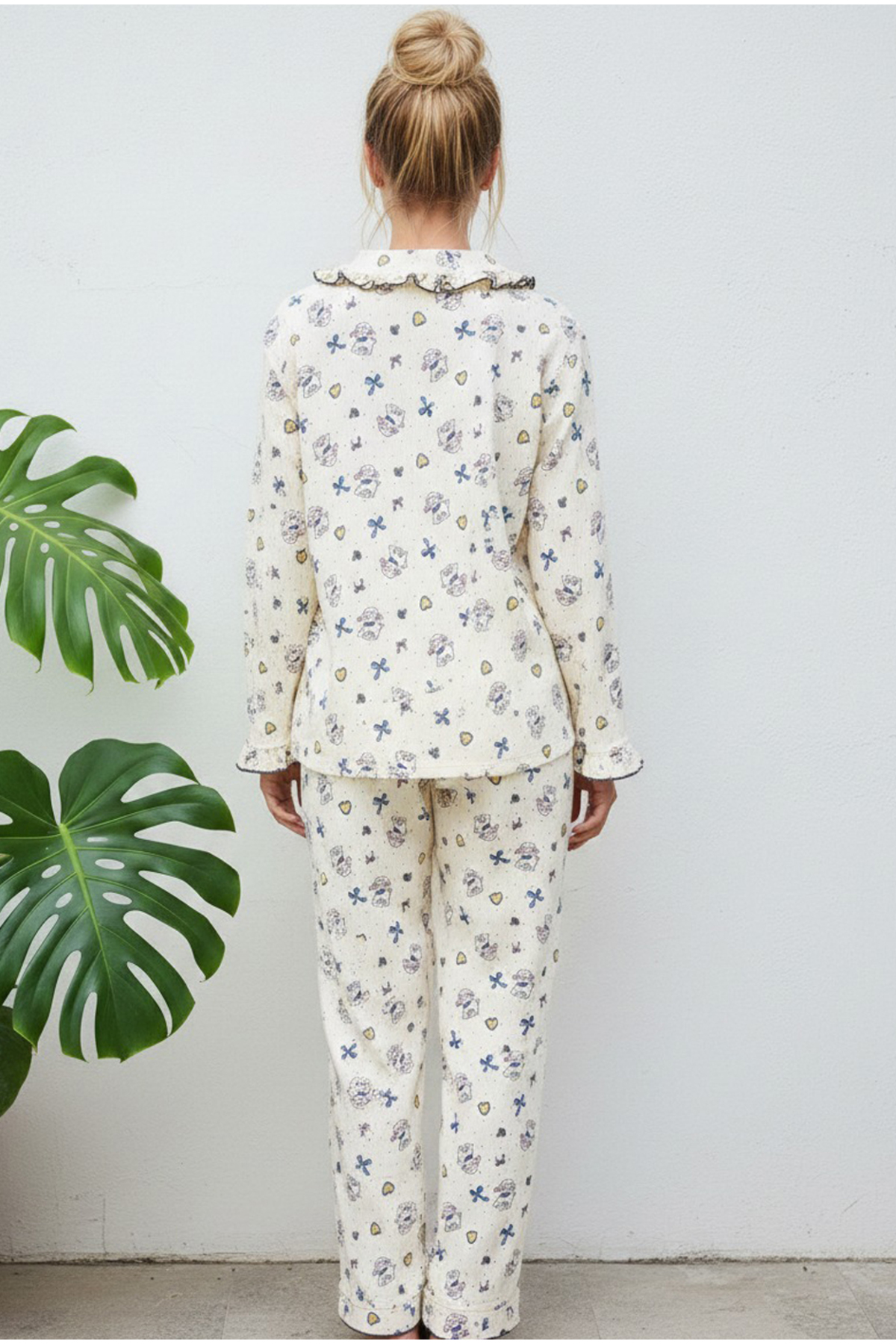 Siyah İnci  ekru kuzu desenli Fırfırlı Bürümcük-Krınkıl Uzun Kollu Düğmeli Pijama Takım 7992 - Görsel 3