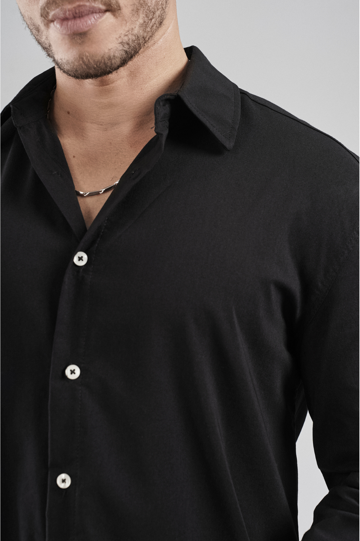 پیراهن ساده مردانه نخی انعطاف پذیر Trend Biz Regular Fit — مشکی 715 ترابایت — تصویر 4 از 6