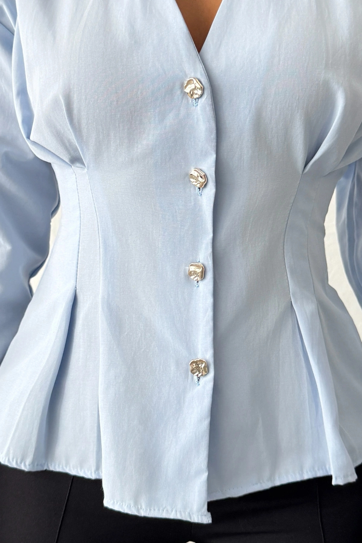 URİS  Kadın Mavi Belden Oturtmalı Pens Detaylı Beli Pileli Şık Düğmeli V Yaka Gömlek - Görsel 5