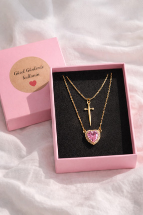 LOREZIA Çelik Kılıç Kalp Pembe Taşlı Çift Kolyesi – Romantik ve Anlamlı Tasarım