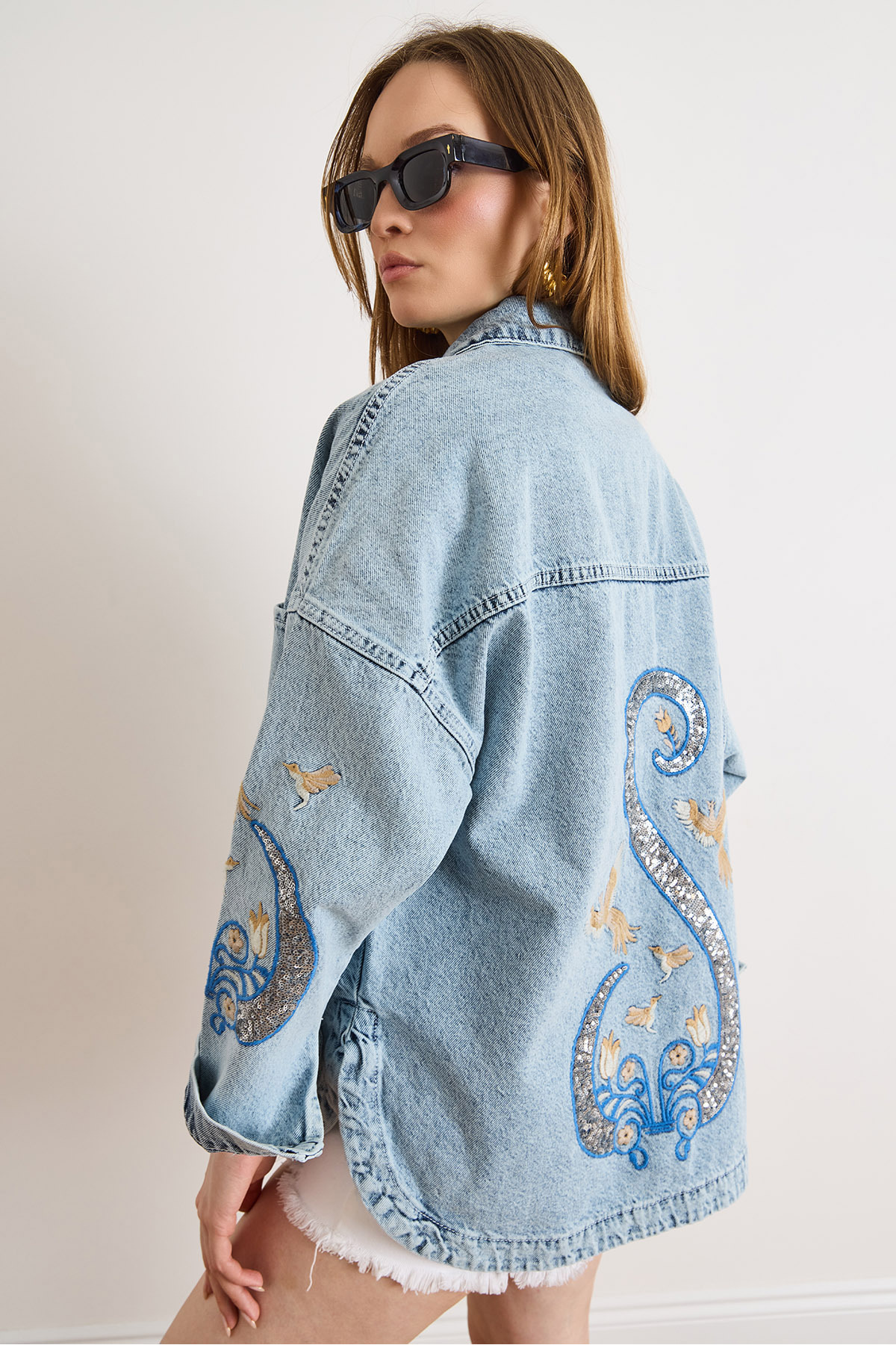 Olalook Kadın Açık Mavi Kuş Nakışlı Payet Detaylı Denim Ceket CKT-19000512