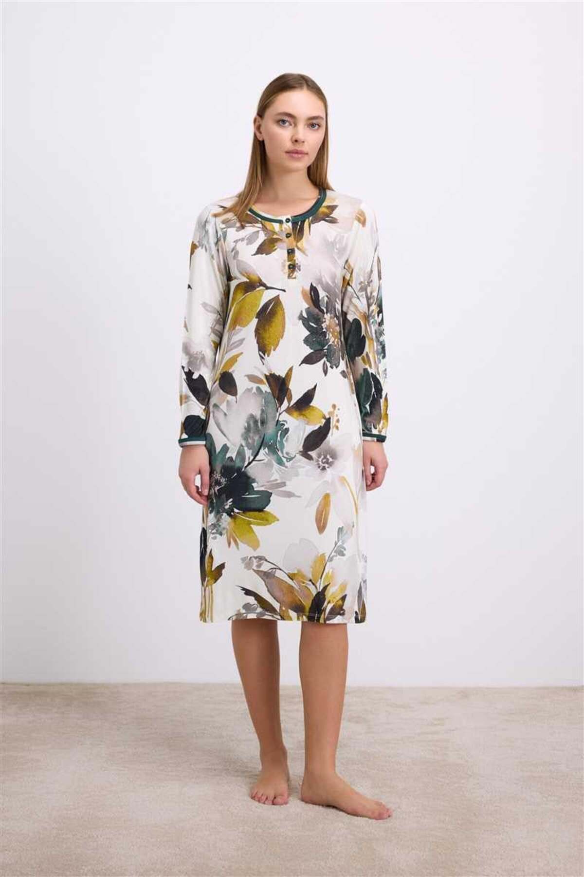 Findit Uzun Kollu Çiçek Desenli Lenzing Viskon, Düğmeli Yaka Detaylı Gecelik