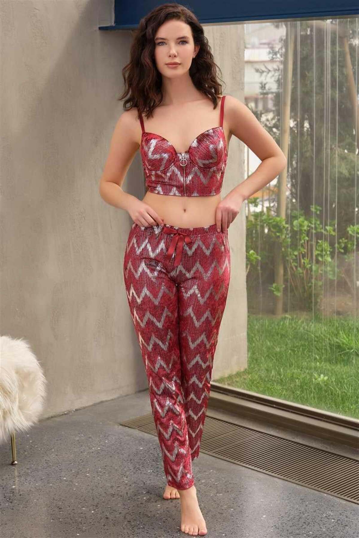 Findit Kadife Balenli Destekli Dolgulu Parlak Baskılı Fermuar Detaylı Büstiyer ve Pantolon Pijama Takımı