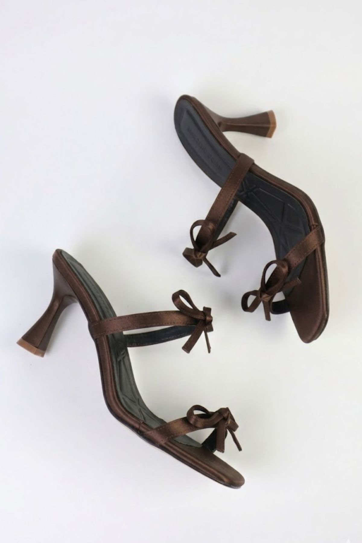 VARENZA WOMAN SHOES  Kahverengi saten çift kurdeleli kadın topuklu terlik ve sandalet - Görsel 3