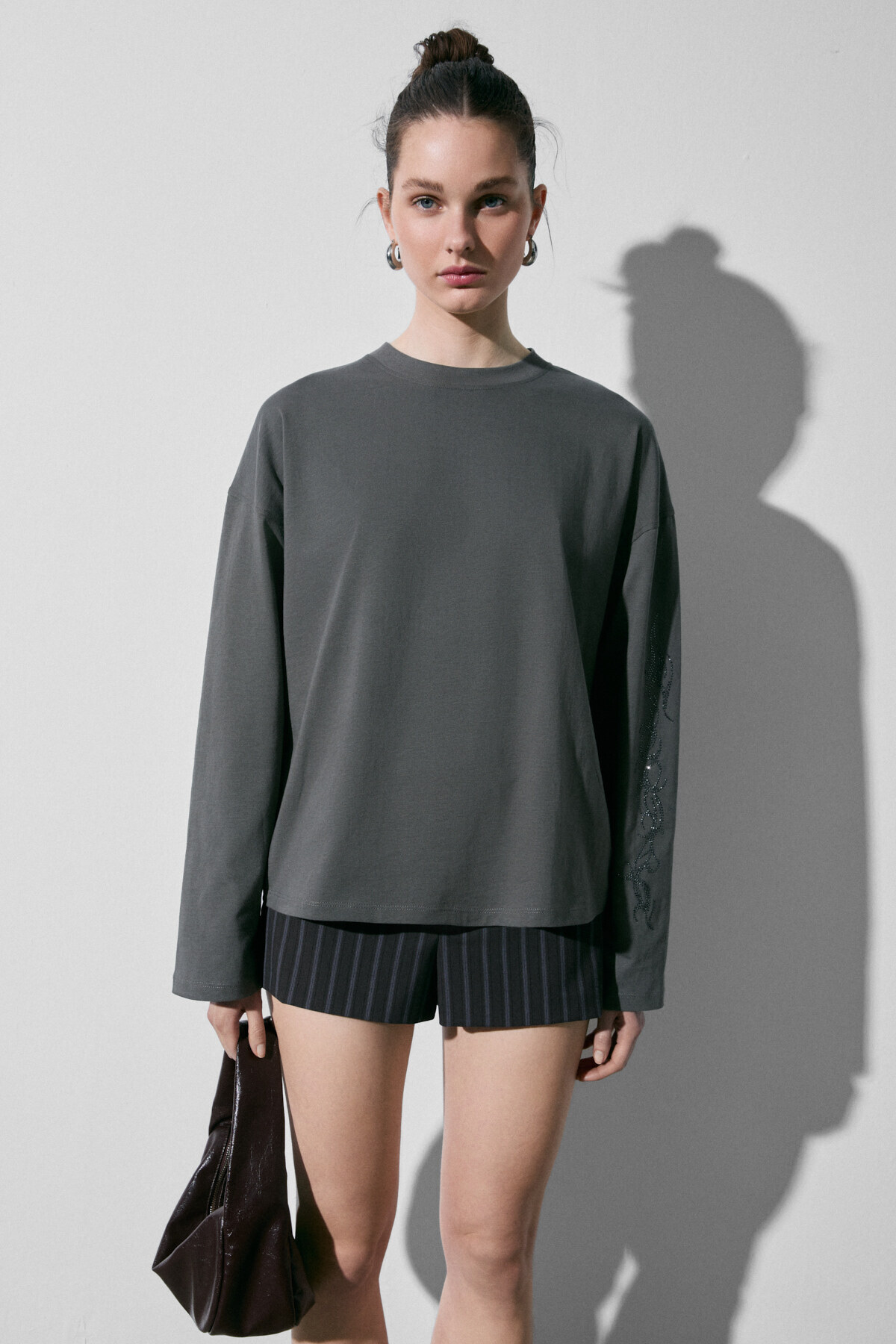 GRIMELANGE  STONRET Kadın Yumuşak Kumaşlı %100 Pamuk Taş Detaylı Uzun Kol Antrasit T-Shirt - Görsel 3