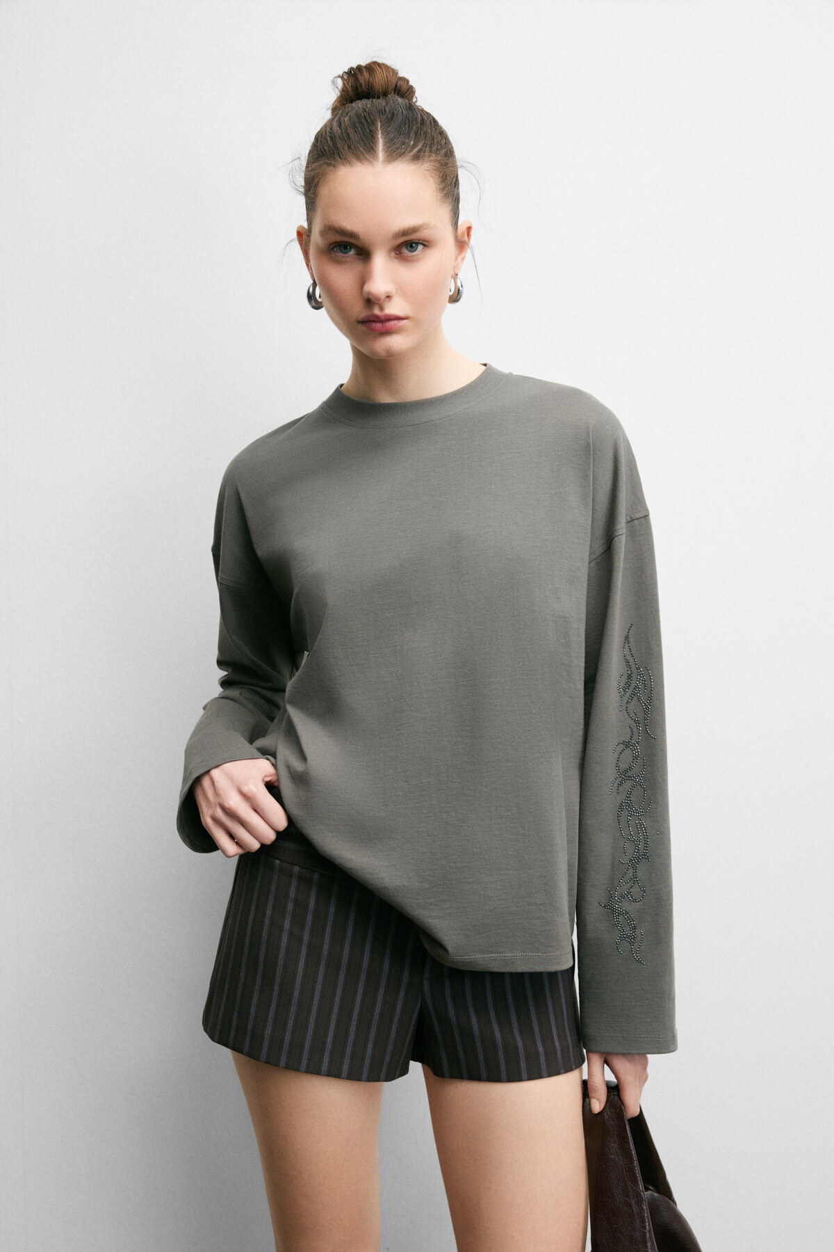 GRIMELANGE  STONRET Kadın Yumuşak Kumaşlı %100 Pamuk Taş Detaylı Uzun Kol Antrasit T-Shirt - Görsel 2