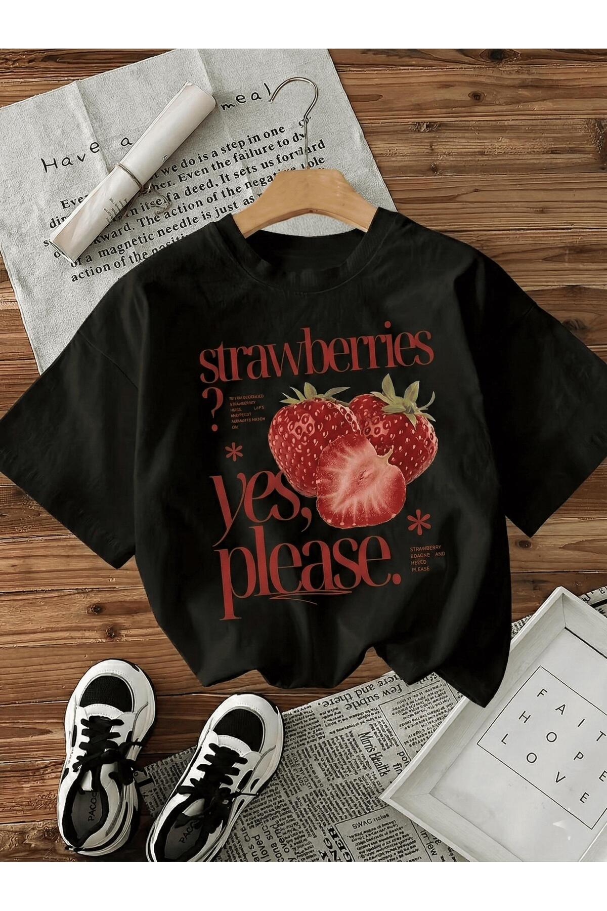 Vintage Style Strawberry Printed Women's Oversize Cream T-Shirt - Cotton and Casual