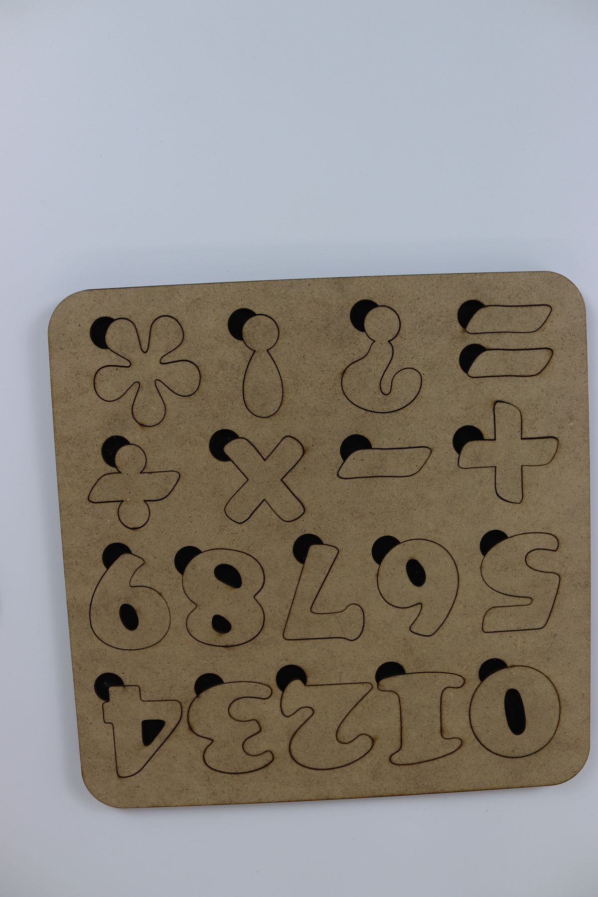 özgürce Ahşap Montessori Sayı ve İşlem Kartları Seti, eğitim ve eğlence için ideal fotoğrafı 2 (önizleme)