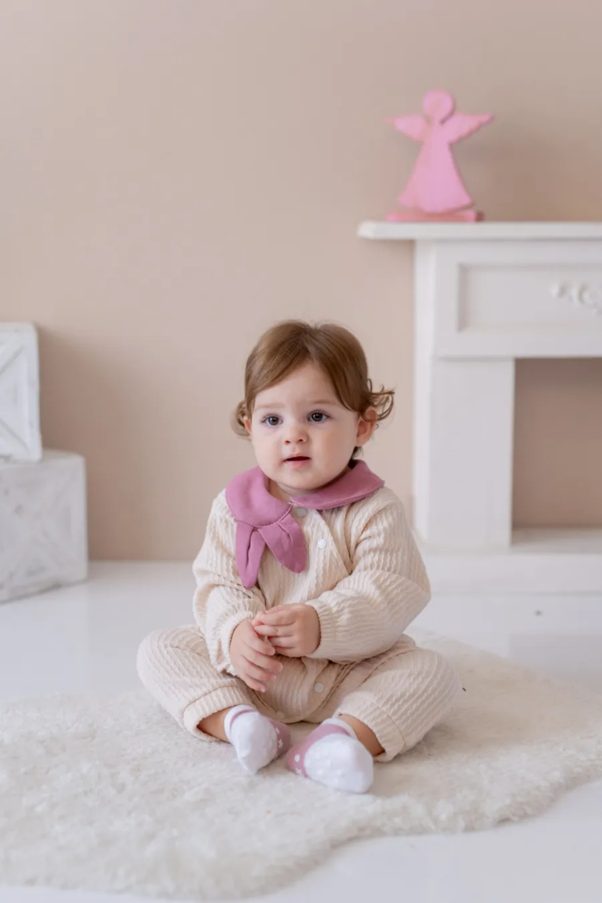 Kız Bebek Pembe Bebe Yaka Örme Kabartma Dokulu Gofre Kumaş Tulum - Şık Bebek Takımı