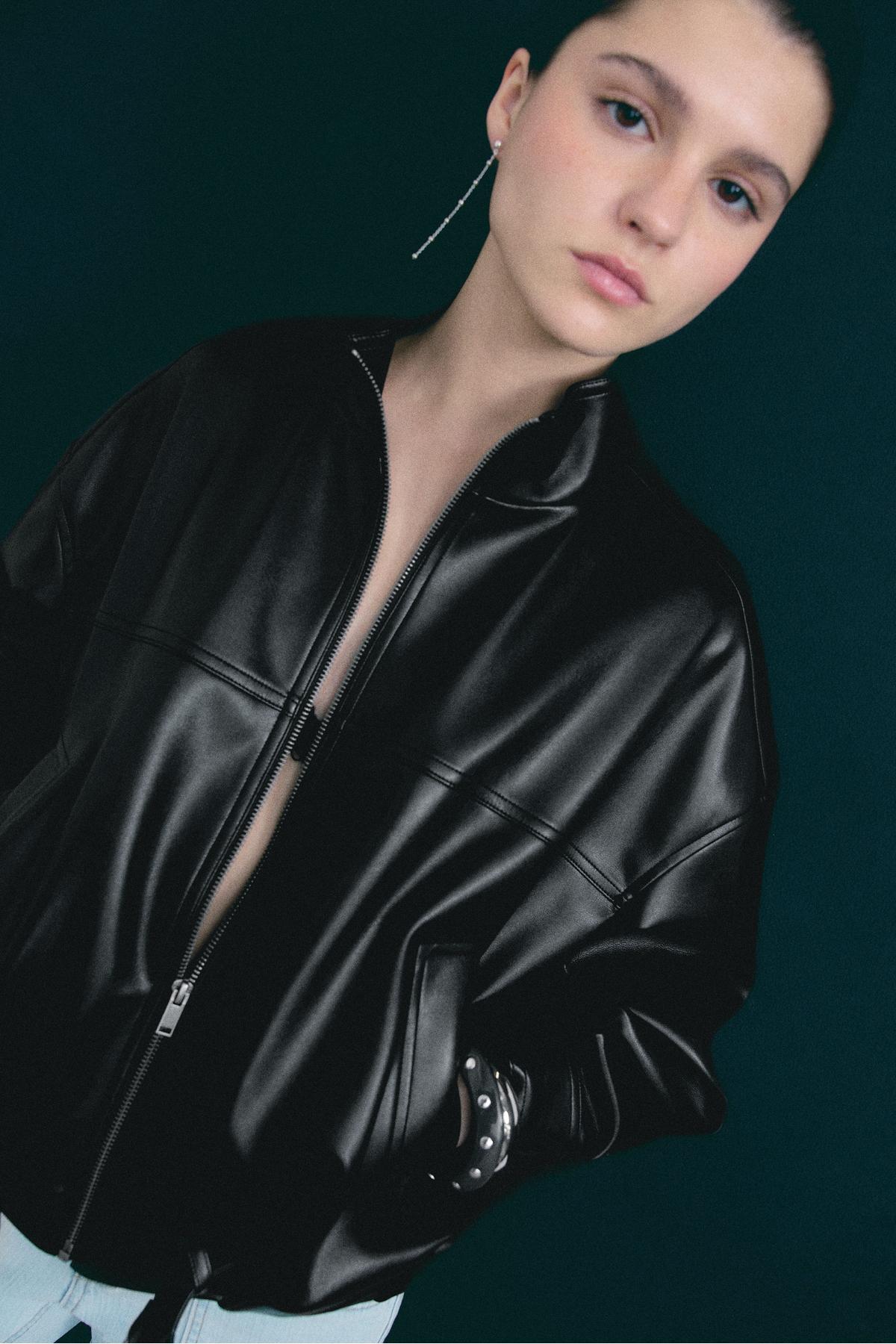 Stradivarius  Kemerli suni deri balon ceket