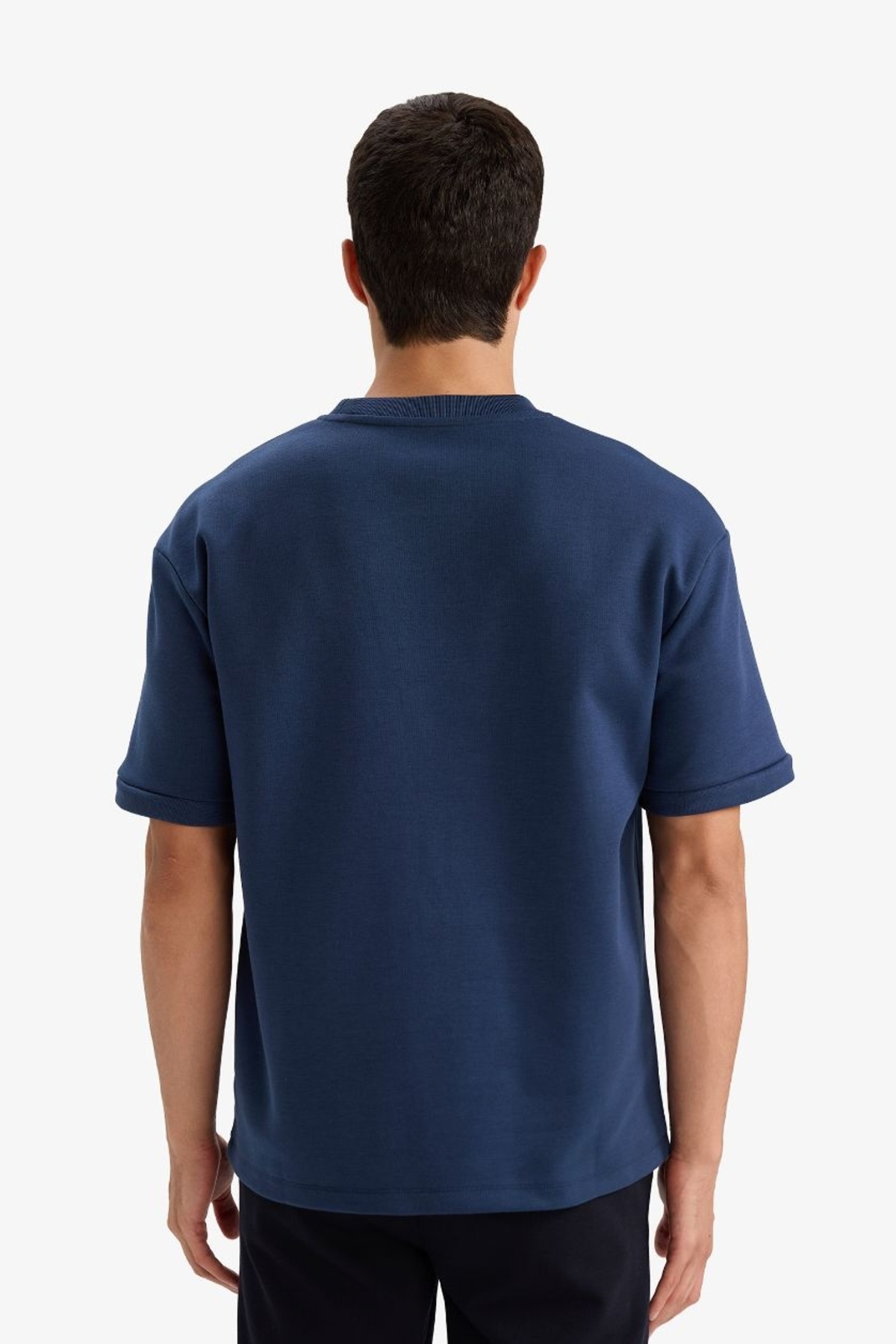 DeFacto Kırışmaz Oversize Bisiklet Yaka Basic Kısa Kollu Tişört B6494AX26SP görsel 4