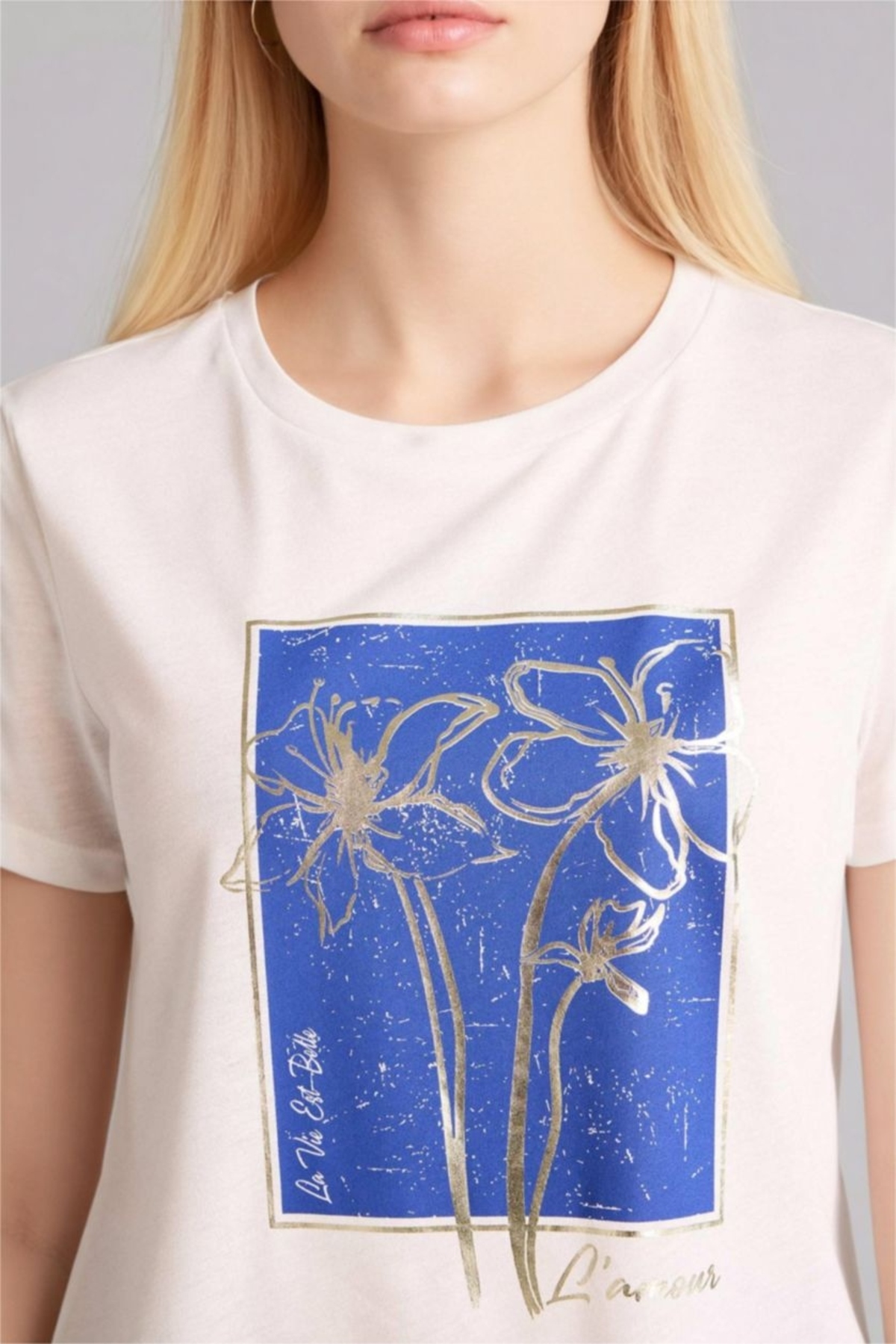 Defacto  Regular Fıt Bisiklet Yaka Çiçekli Kısa Kollu Tişört H1394AX26SM - Görsel 4