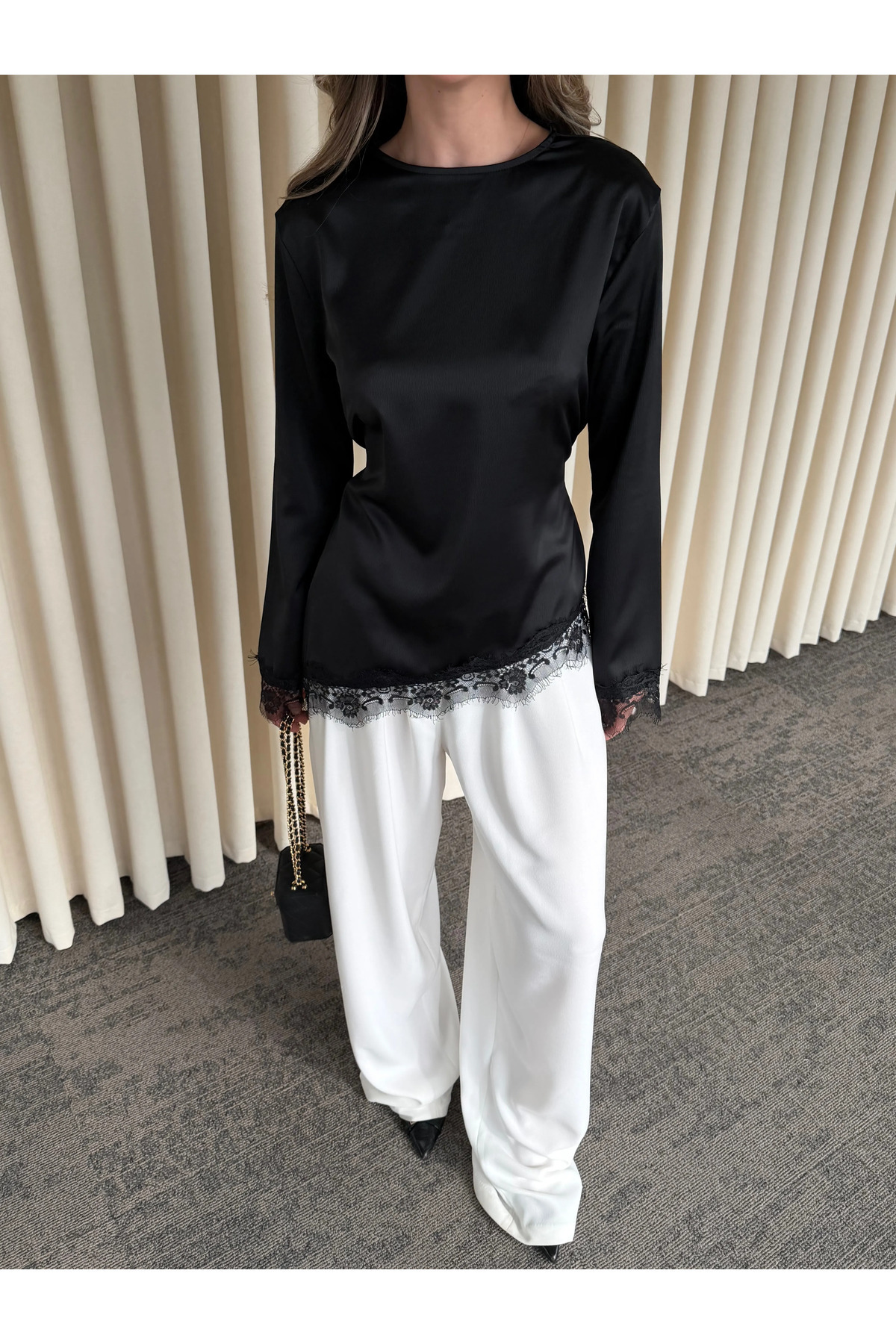 Laluvia  Siyah Saten Asimetrik Dantelli Bluz - 0320 - Görsel 4