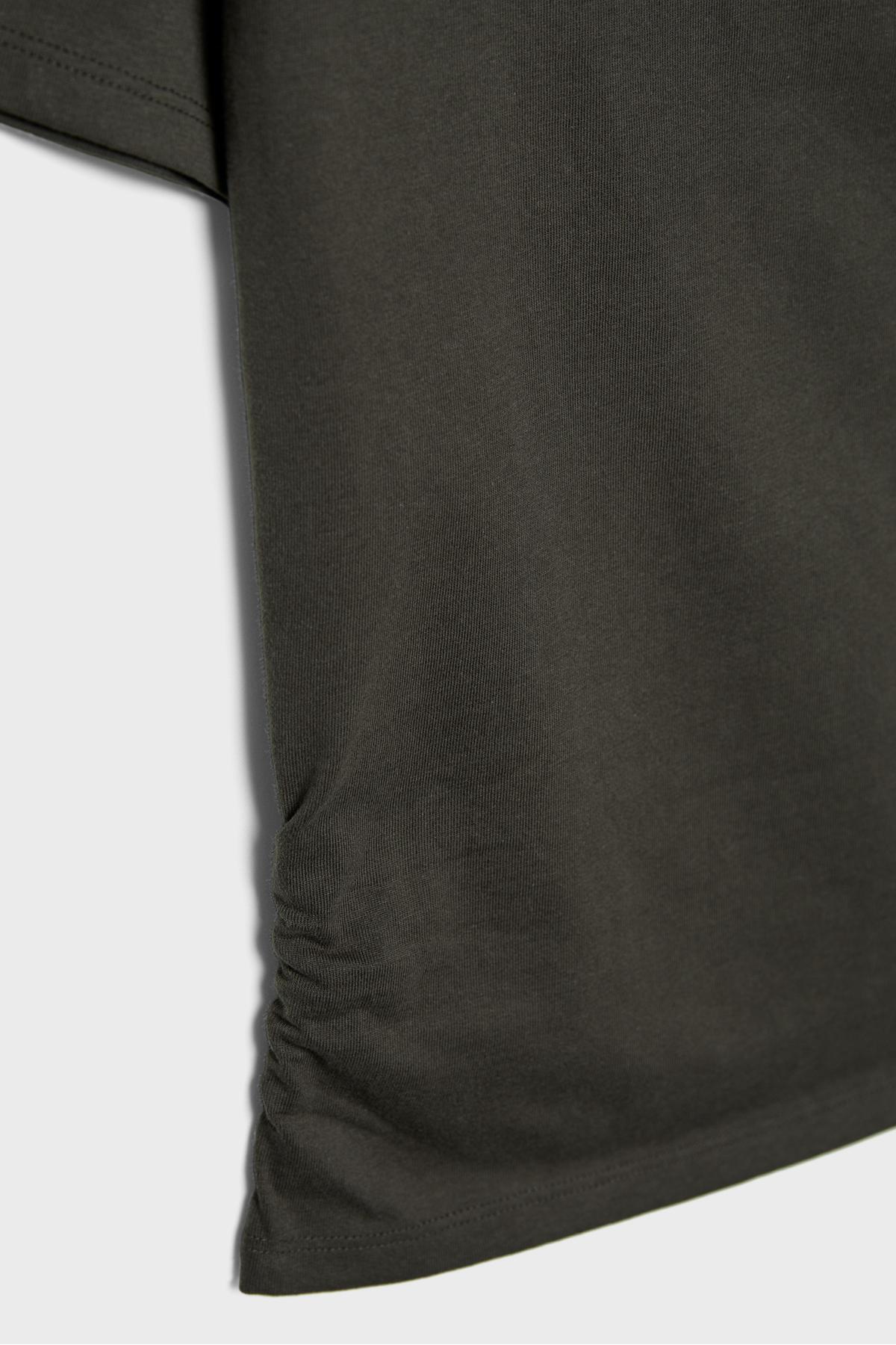 Stradivarius  Kısa kollu, kayık yaka, büzgülü t-shirt - Görsel 8