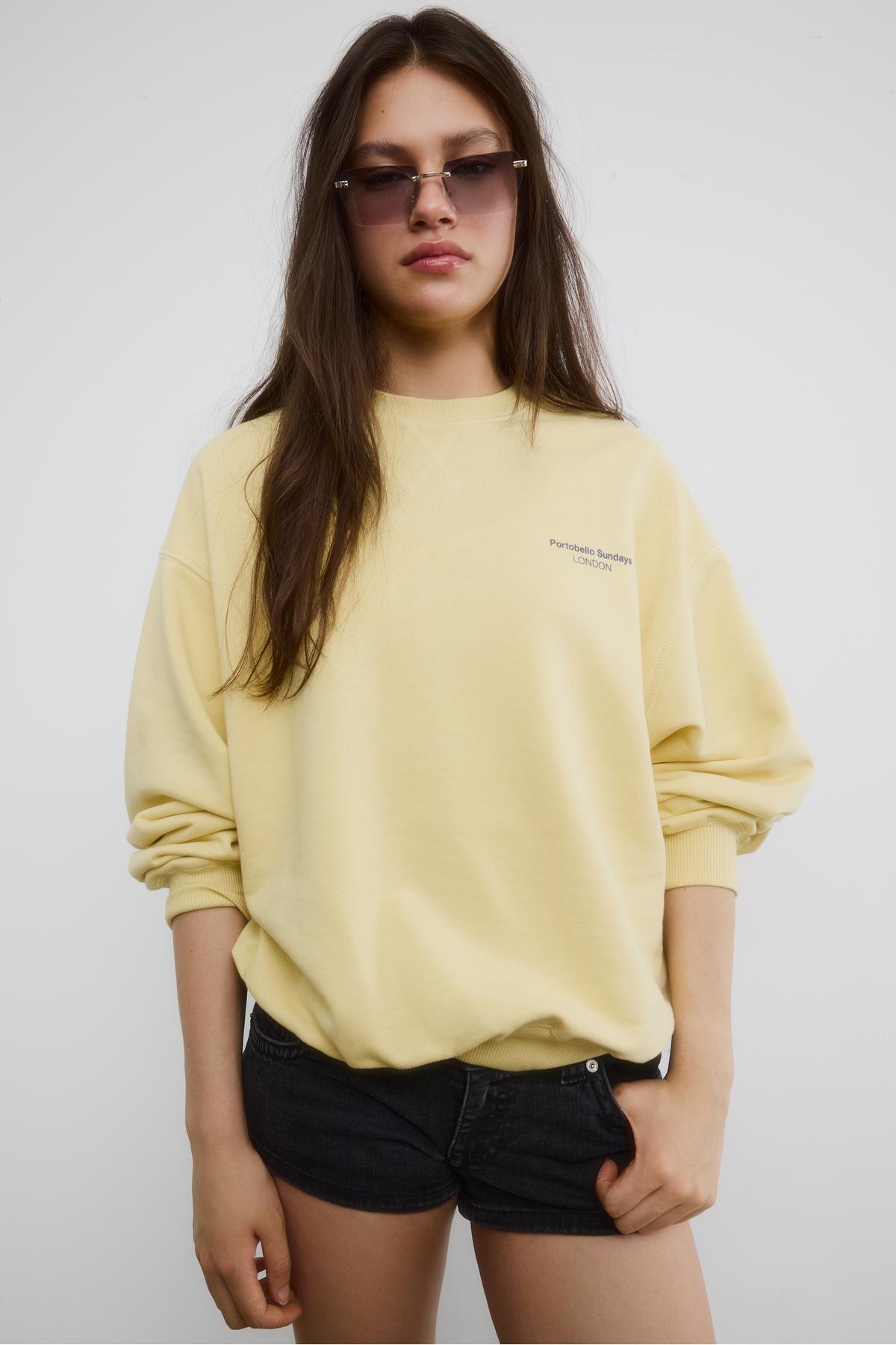 Stradivarius  Uzun kollu bisiklet yaka metin sweatshirt - Görsel 3