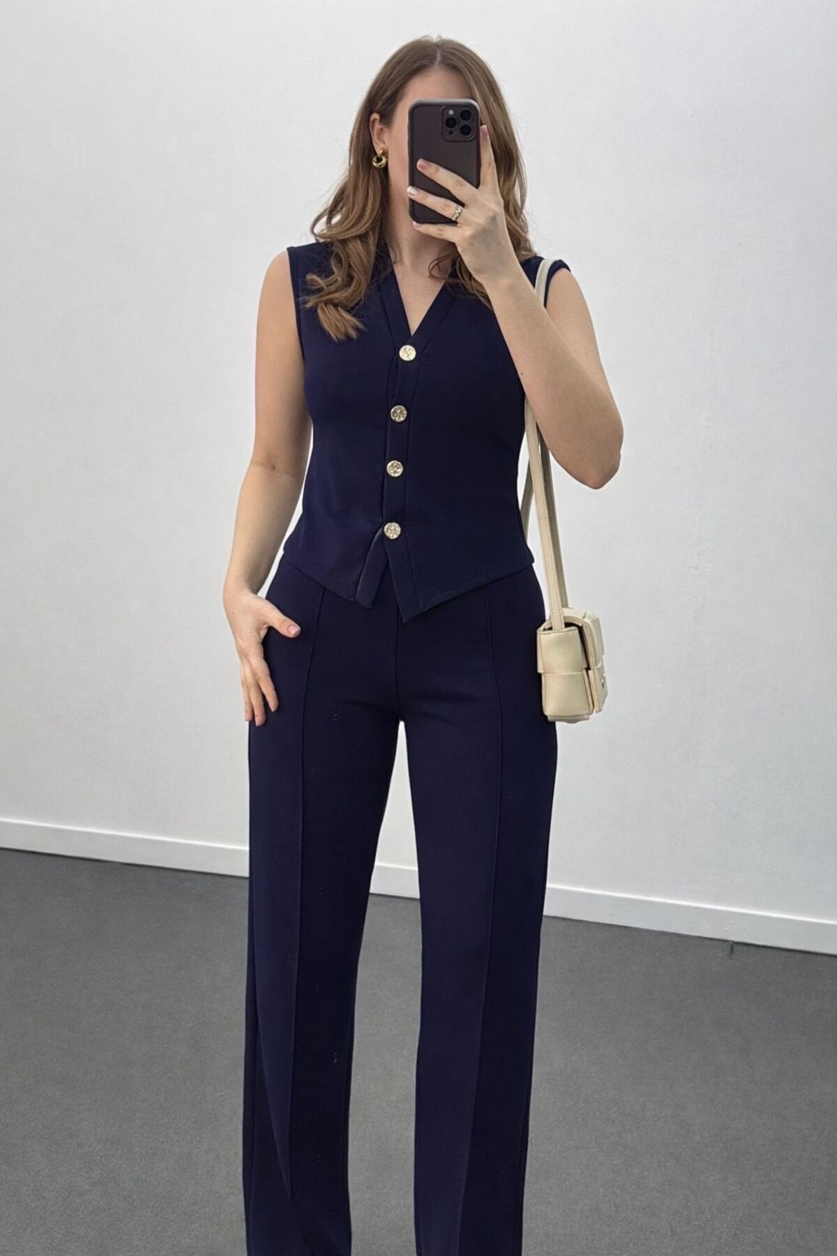 LADY SHOPPING Azelia modalni set sa zlatnim dugmićima i pantalonama