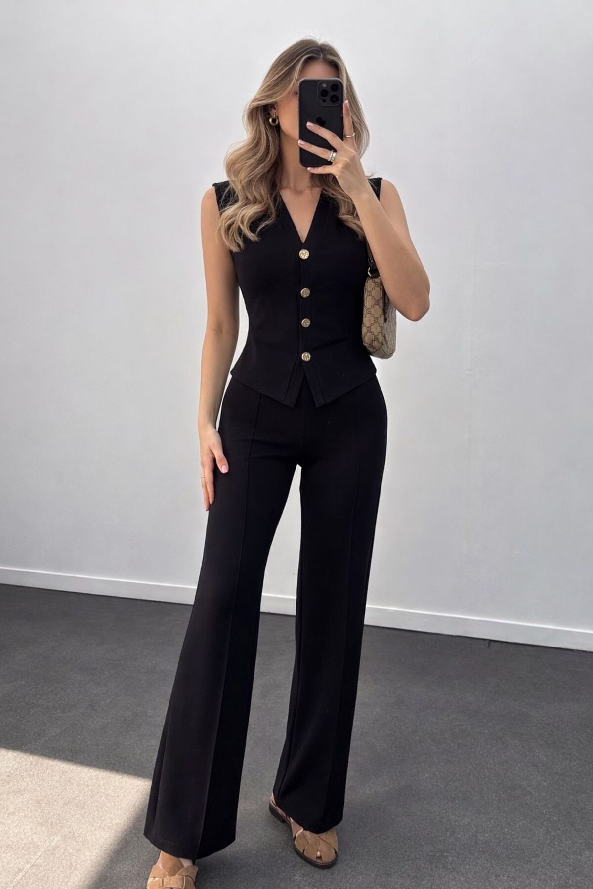 LADY SHOPPING Азелия Модален комплект от елек със златни копчета и панталон