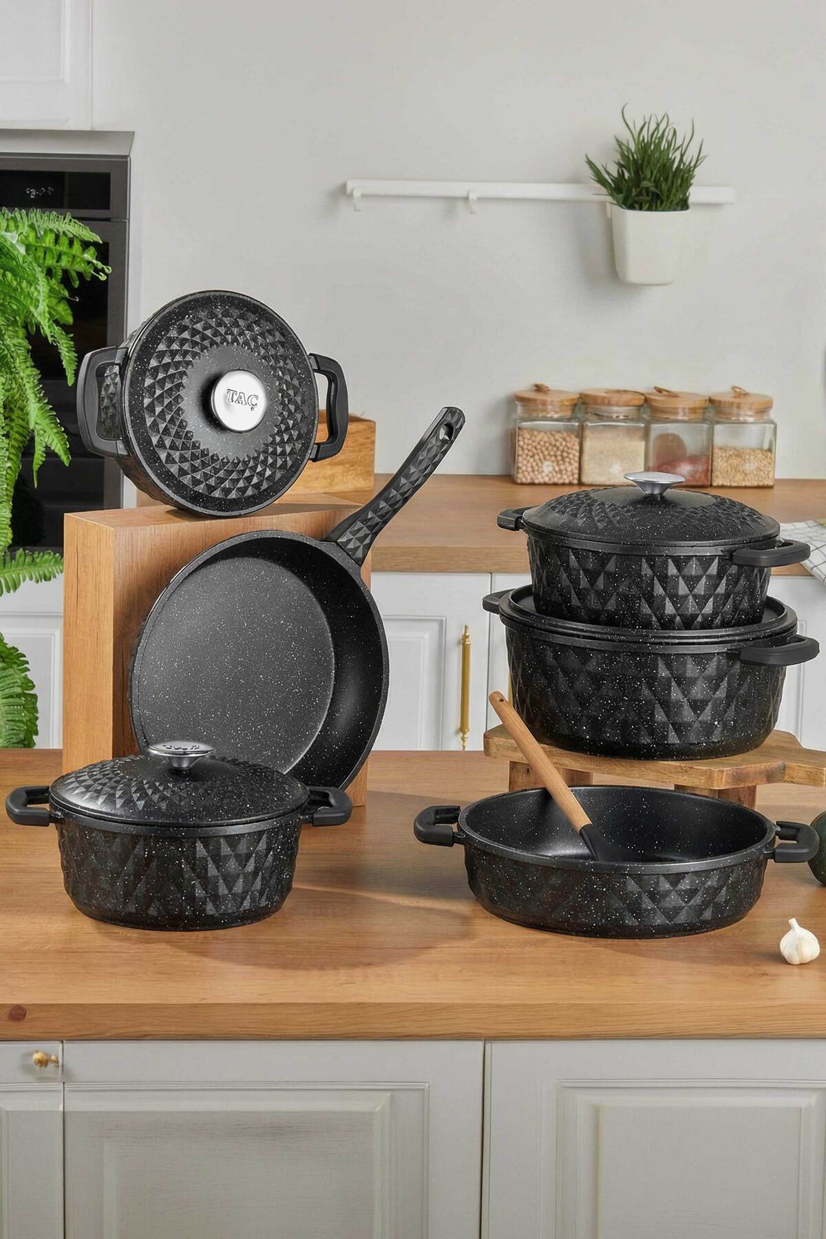 طقم أواني طهي كارابيلا من 10 قطع بغطاء من السبائك...