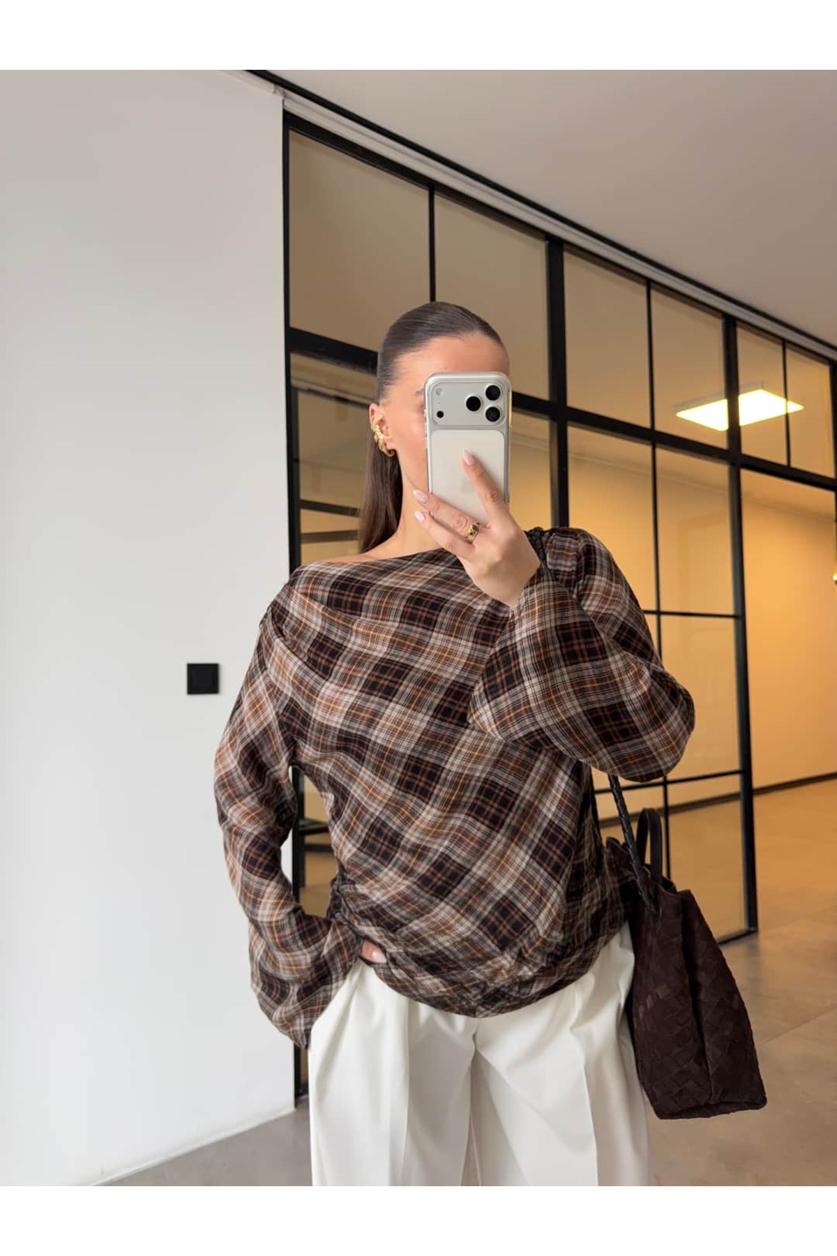 BB Bensu Buyruk  KAYIK YAKA EKOSE BLUZ KAHVE - Görsel 6