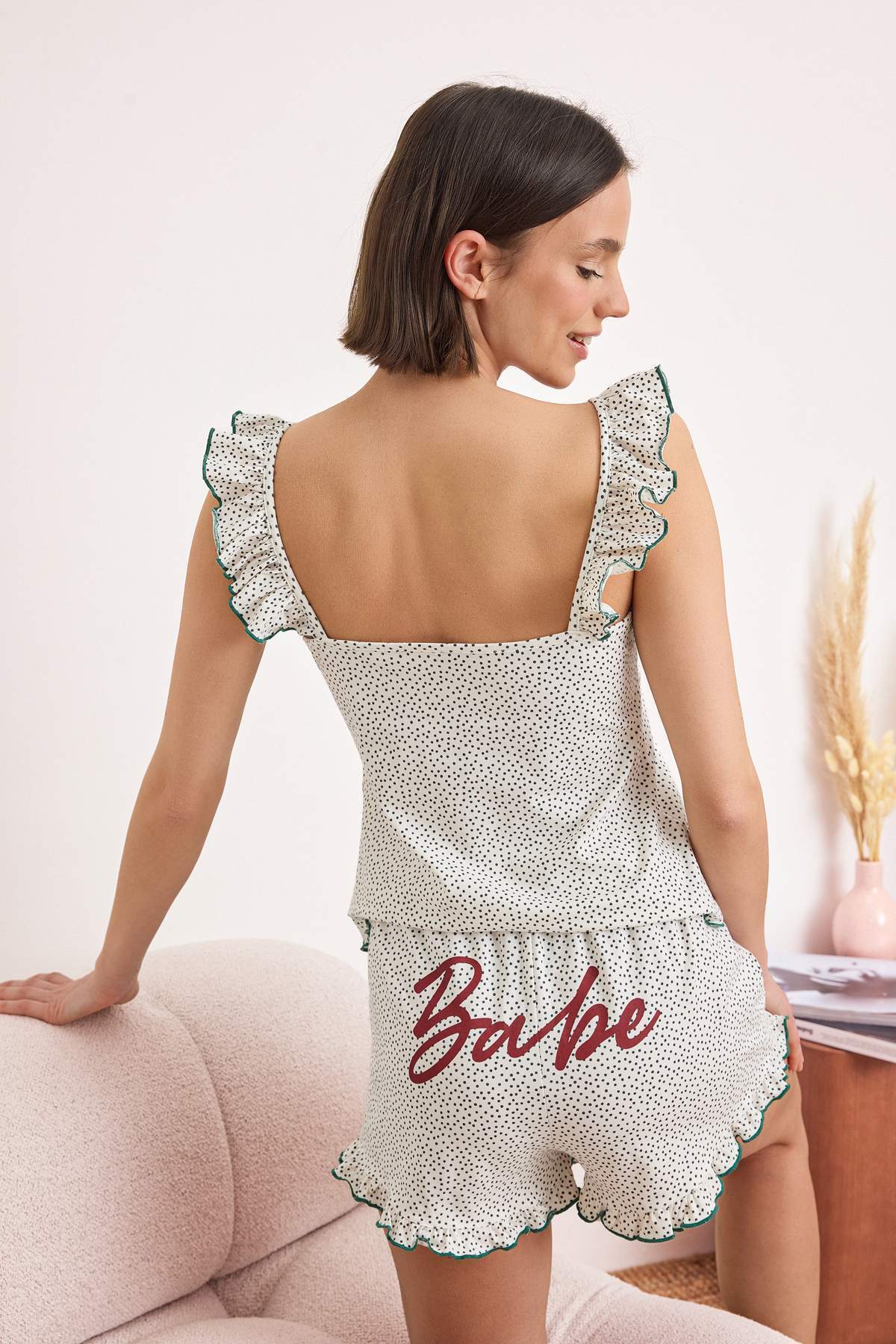 Trendyolmilla  Beyaz Pamuklu Puantiyeli Slogan Baskılı Fırfırlı Örme Pijama Takımı THMSS26PT00143