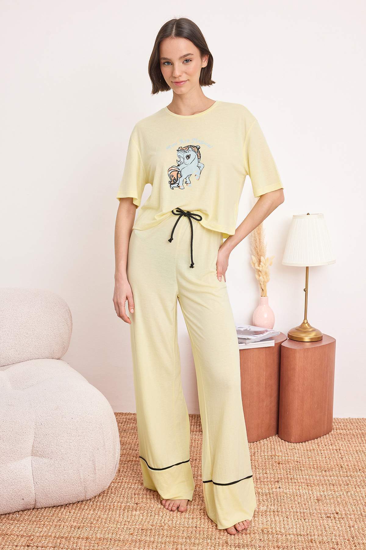 Trendyolmilla  Sarı %100 Pamuklu Eğlence Baskılı Biye Detaylı Örme Pijama Takımı THMSS21PT0953