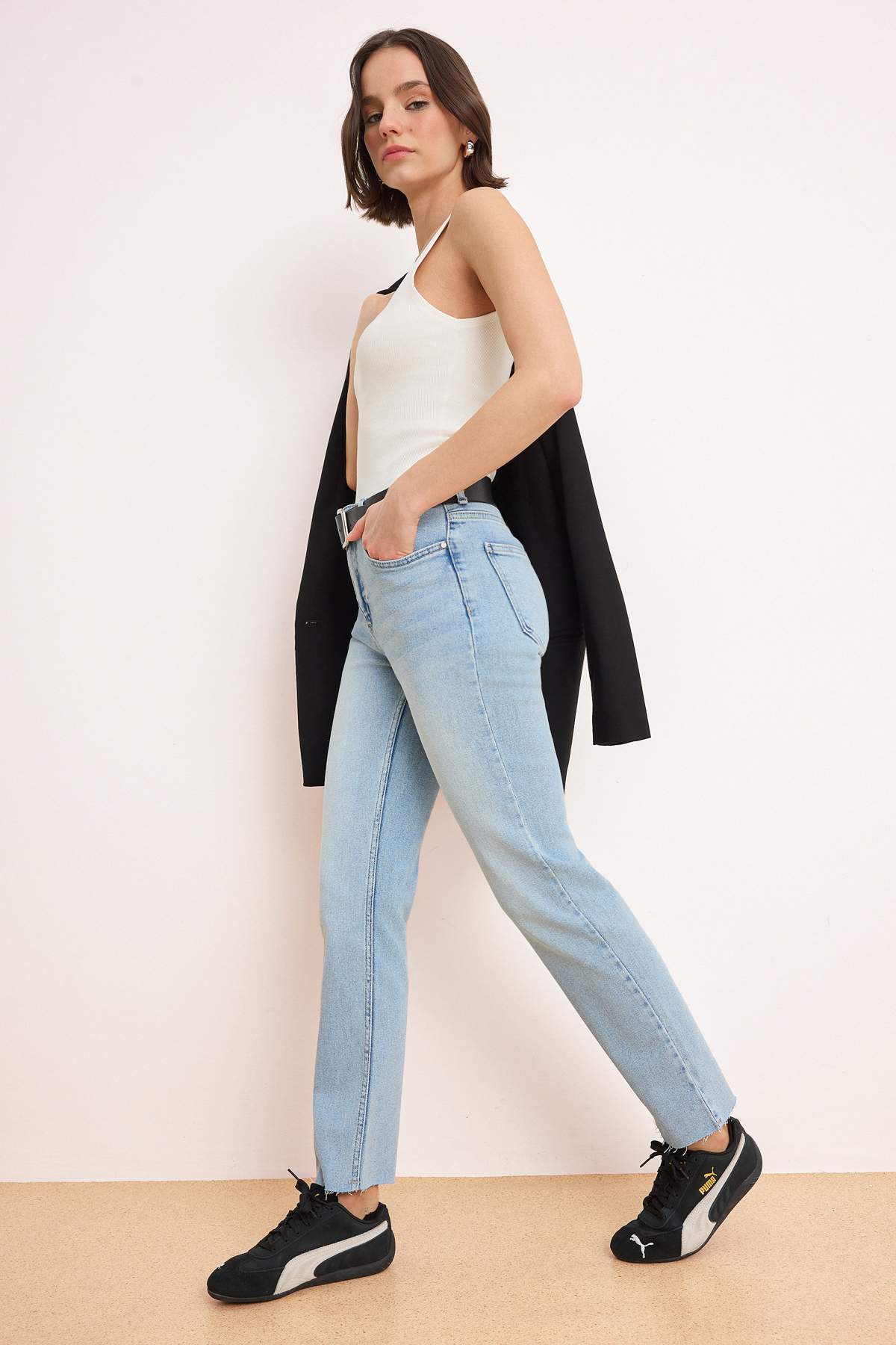 Trendyolmilla  Açık Mavi Yüksek Bel Orta Esnek Düz Paça Straight Jeans TWOAW26JE00026