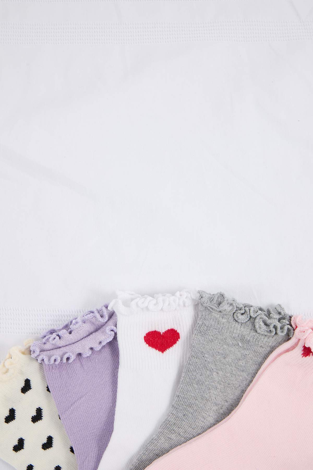 trendyolkids-girls-embroidered-socks
