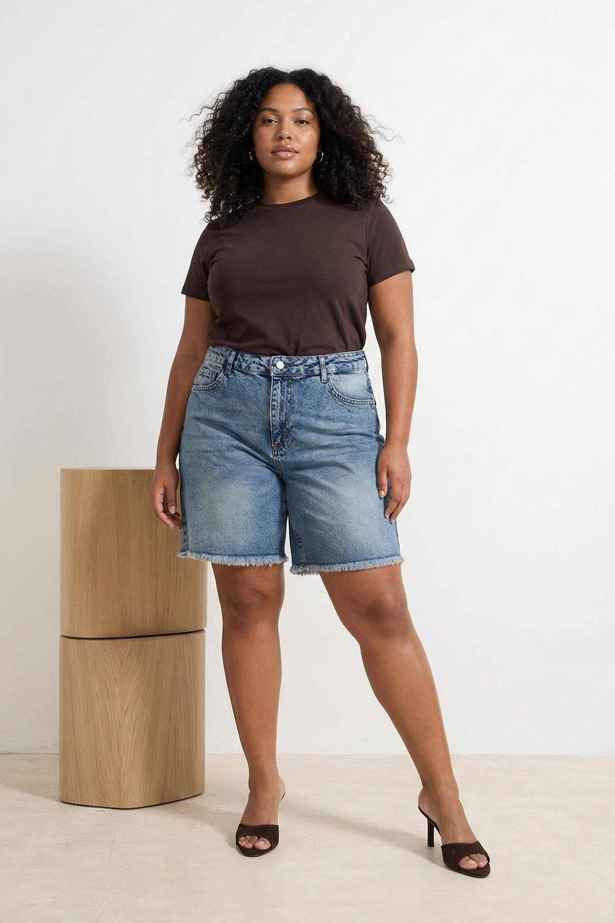 Trendyolmilla  Mavi*001 Yüksek Bel Destroylu %100 Pamuk Non-Stretch Büyük Beden Denim Şort & Bermuda TBBSS22SR0165