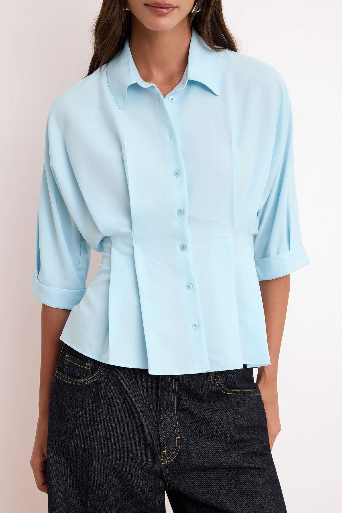 Trendyolmilla  Açık Mavi Yumuşak Tuşeli Pileli Gömlek TWOSS26GO00051 - Görsel 3