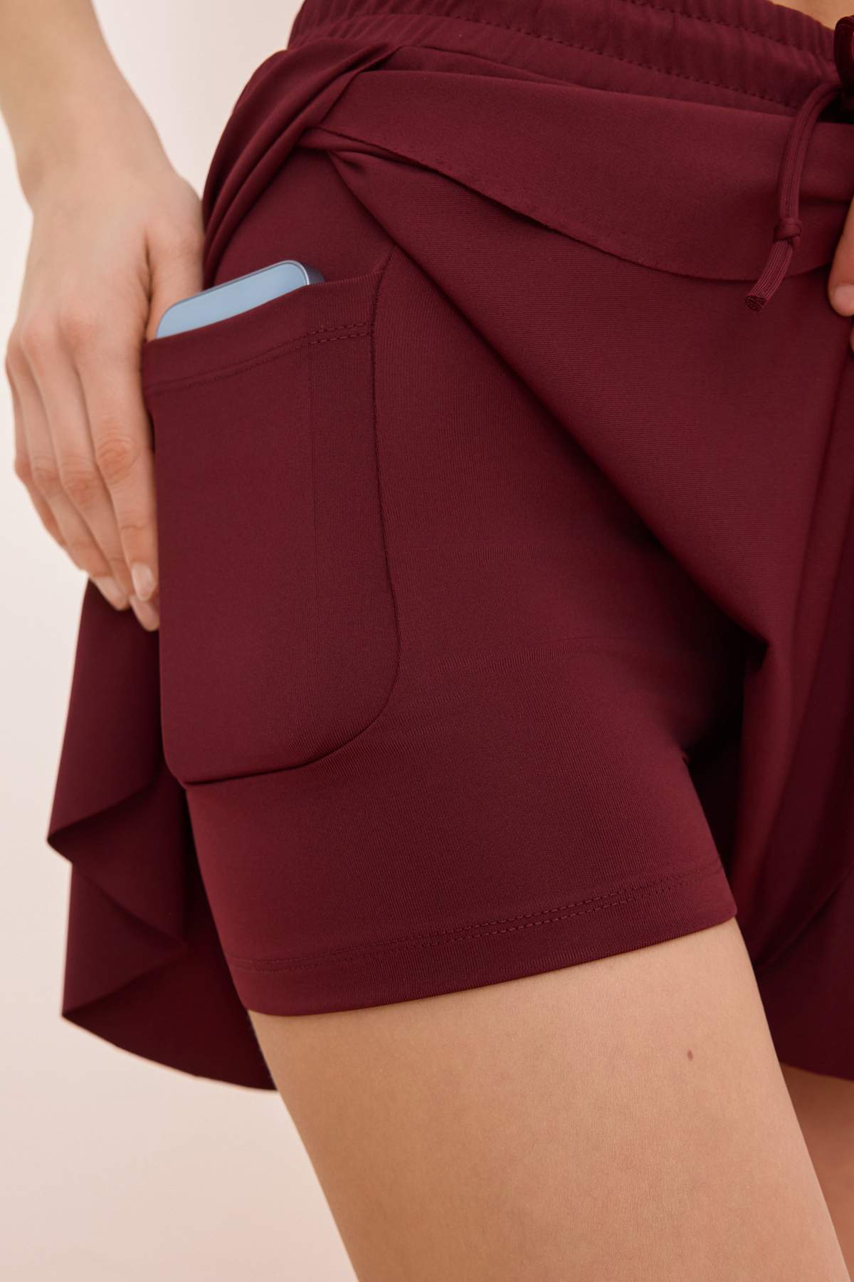 Trendyolmilla  Bordo Dalgıç/Scuba Kumaş 2 Katmanlı İçi Şortlu Cepli Örme Spor Şort THMSS26SR00004 - Görsel 4
