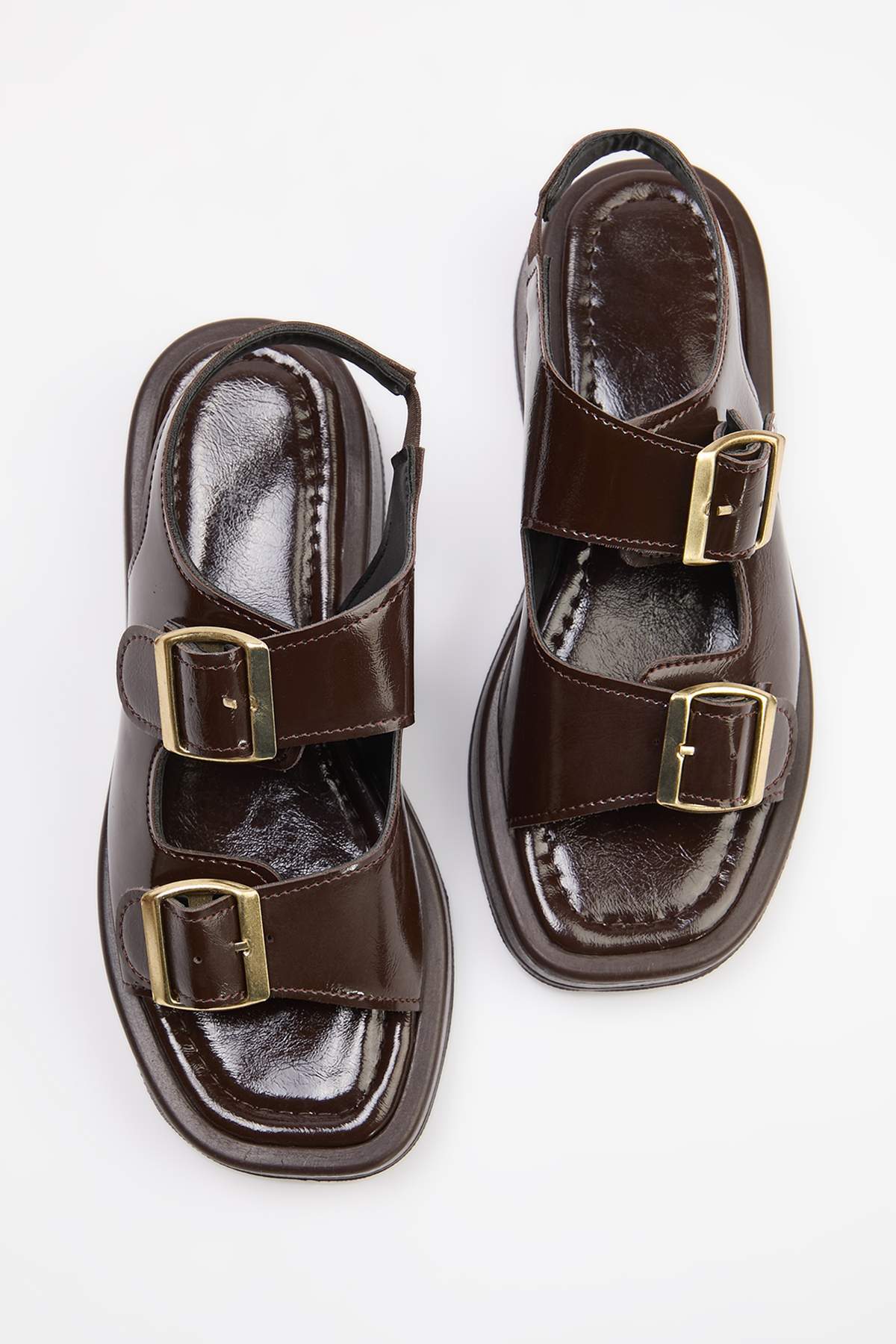 TRENDYOL SHOES Braune Damen-Sandalen mit doppelter Schnalle und dicker Sohle ...