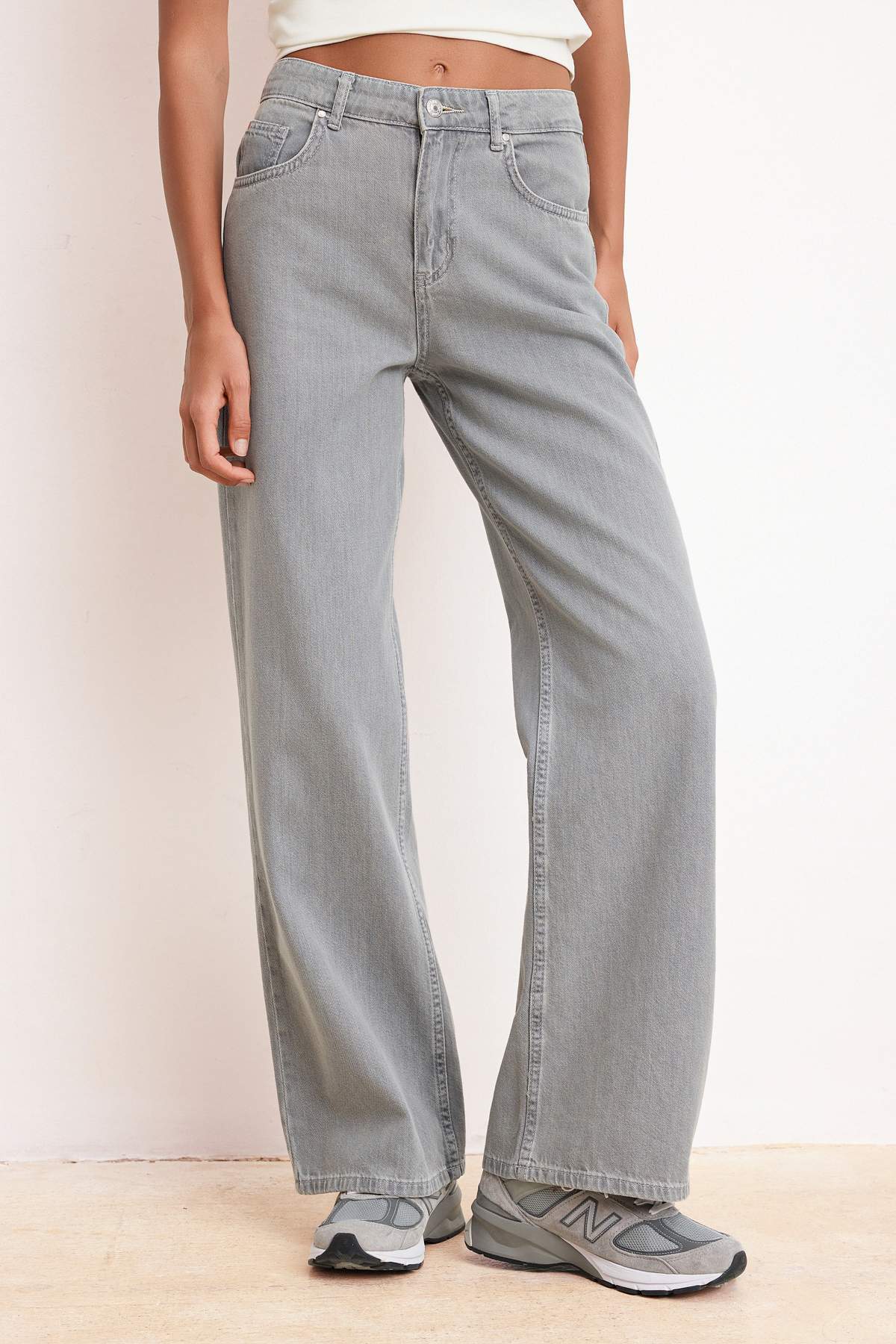 Trendyolmilla  Gri DÖKÜMLÜ Yüksek Bel MEVSİMLİK %100 Pamuk Uzun Boy Wide Leg Jeans TWOSS26JE00127 - Görsel 3