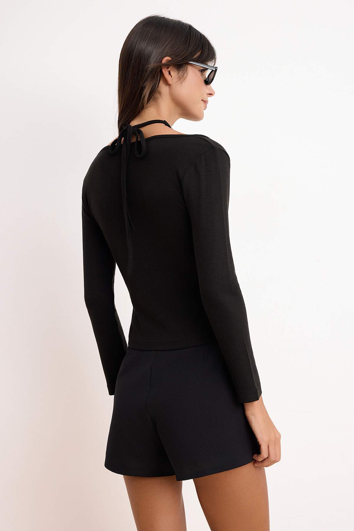 Trendyolmilla  Siyah Fitted/Vücuda Oturan Havuz Yaka Uzun Kollu Yumuşak Örme Bluz TWOSS26BZ00660 - Görsel 4