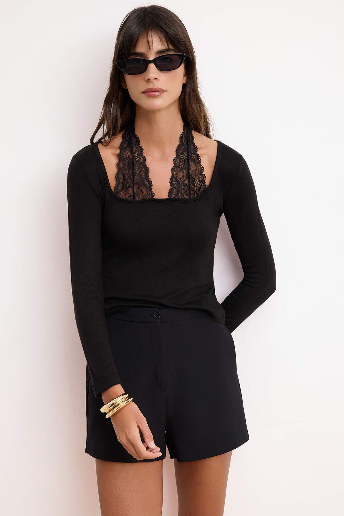 Trendyolmilla  Siyah Fitted/Vücuda Oturan Havuz Yaka Uzun Kollu Yumuşak Örme Bluz TWOSS26BZ00660 - Görsel 2