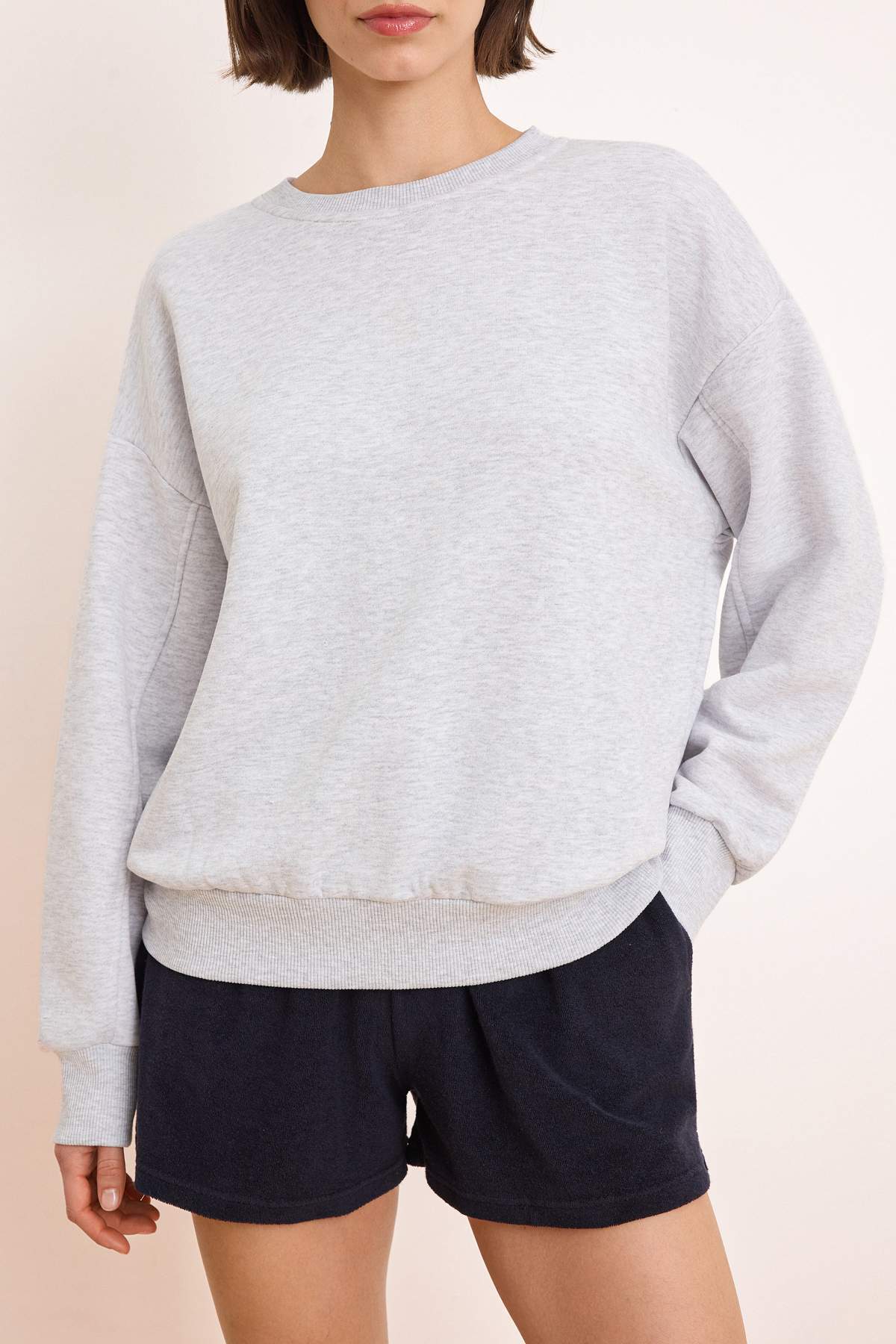 Trendyolmilla  Kar Melanj Oversize/Geniş Kalıp Uzun Kollu 3 İplik Şardonsuz Örme Sweatshirt TWOSS26SW00007 - Görsel 3