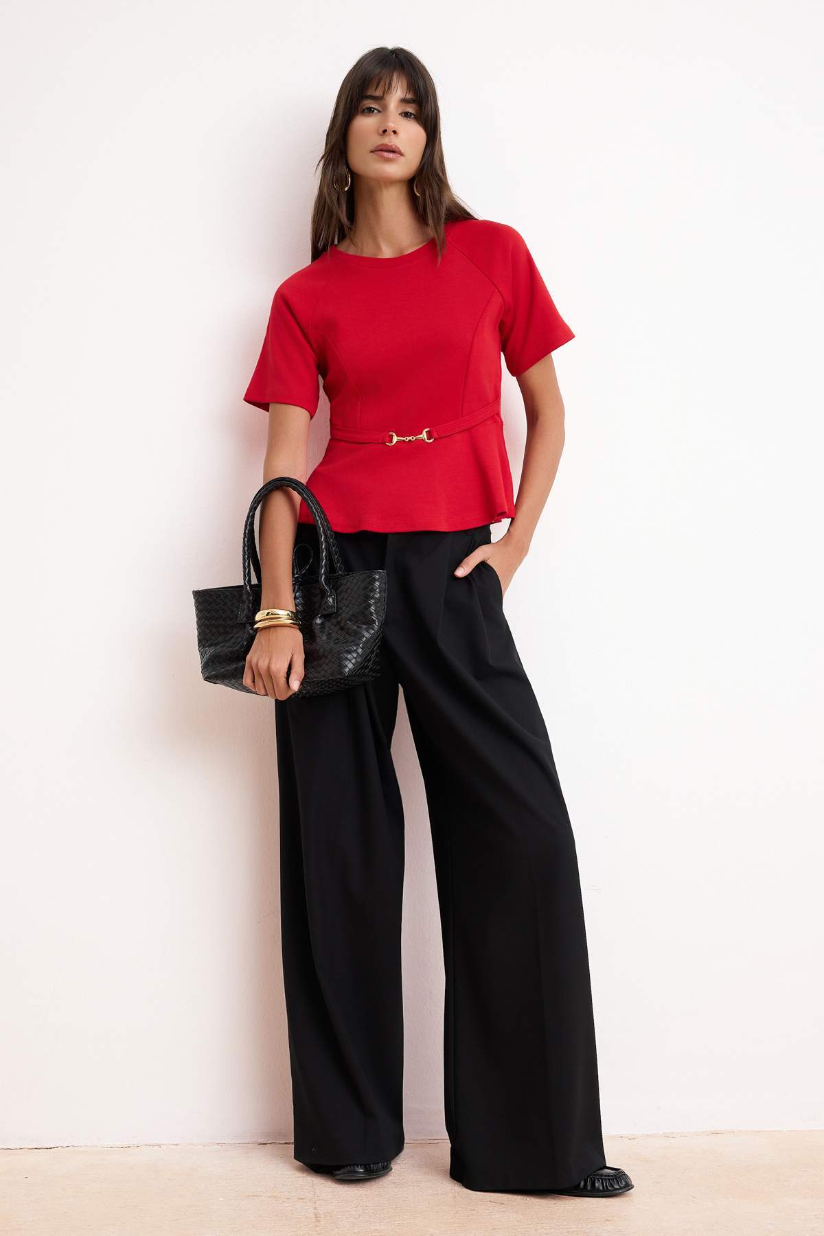 Trendyolmilla  Kırmızı Peplum Reglan Kol Kısa Kollu Aksesuar Detaylı İnterlok Örme Bluz TWOSS26BZ00242 - Görsel 2