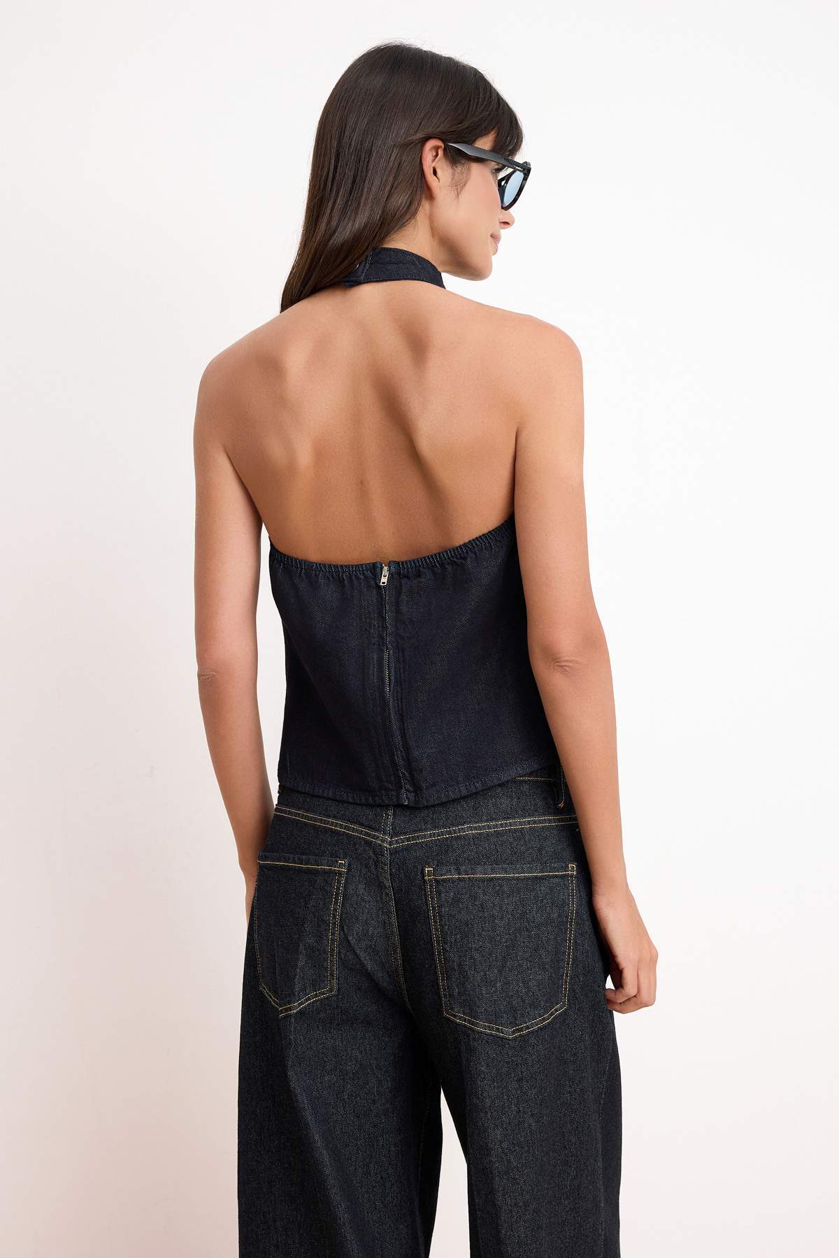 Trendyolmilla  Koyu Mavi Halter Yaka Denim Bluz TWOSS26BZ00513 - Görsel 4