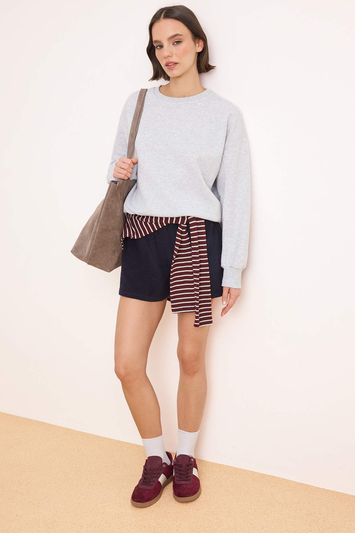 Trendyolmilla  Kar Melanj Oversize/Geniş Kalıp Uzun Kollu 3 İplik Şardonsuz Örme Sweatshirt TWOSS26SW00007 - Görsel 2