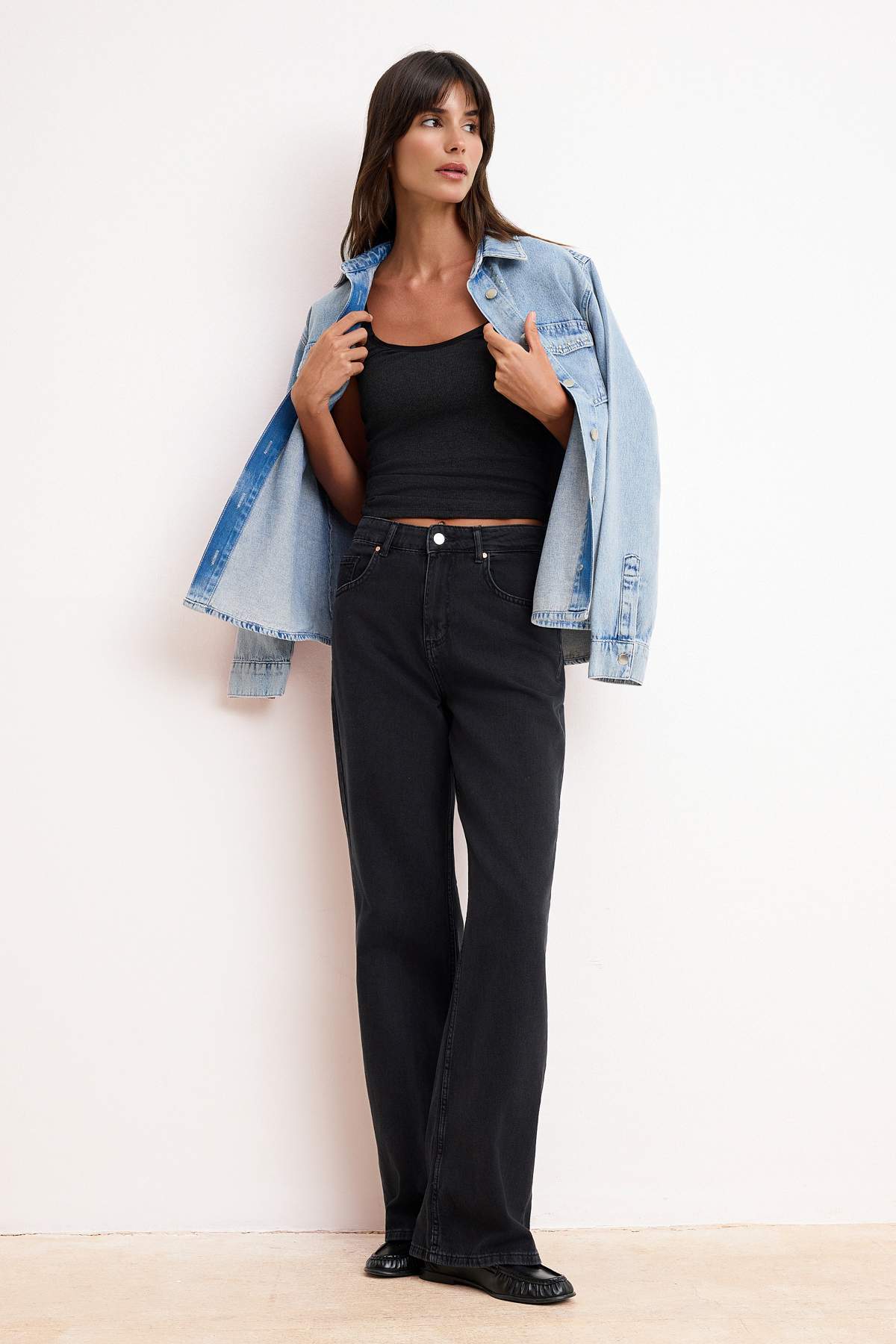 Trendyolmilla  Siyah DÖKÜMLÜ Yüksek Bel MEVSİMLİK %100 Pamuk Uzun Boy Wide Leg Jeans TWOSS26JE00127 - Görsel 2