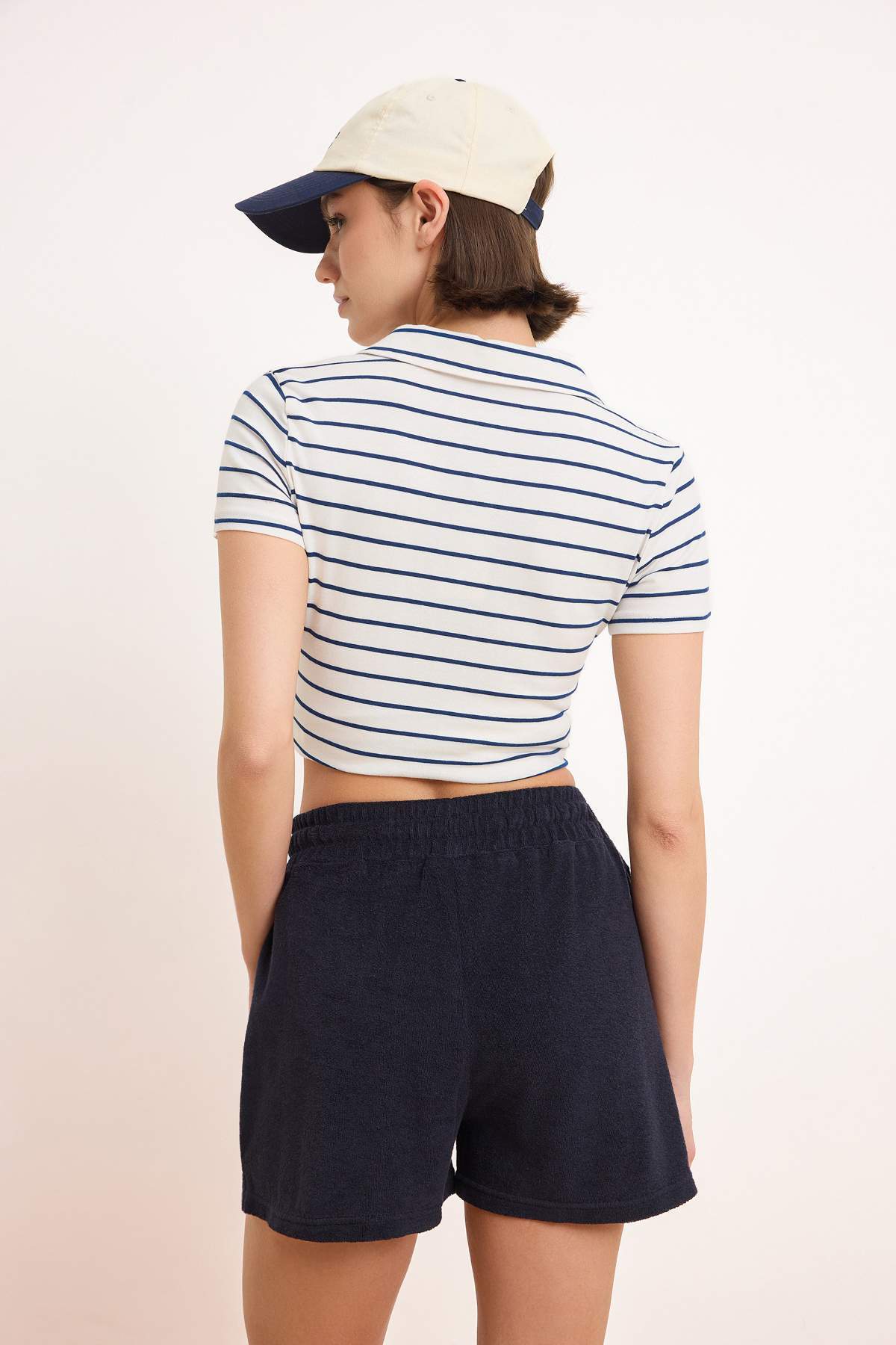 Trendyolmilla  Lacivert Regular Lastikli Boru Paça Kısa Havlu Örme Şort & Bermuda TWOSS26SR00051 - Görsel 4
