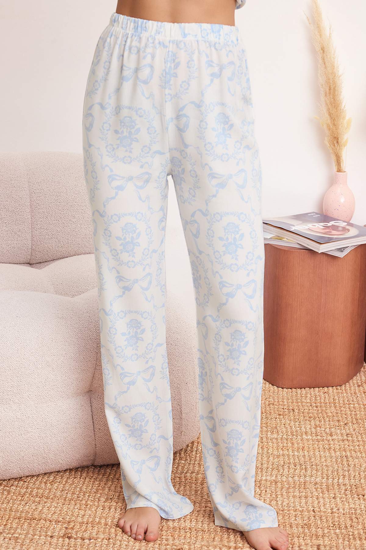 Trendyolmilla  Mavi Çiçekli Fırfır Detaylı Viskon Dokuma Pijama Takımı THMSS26PT00104 - Görsel 3