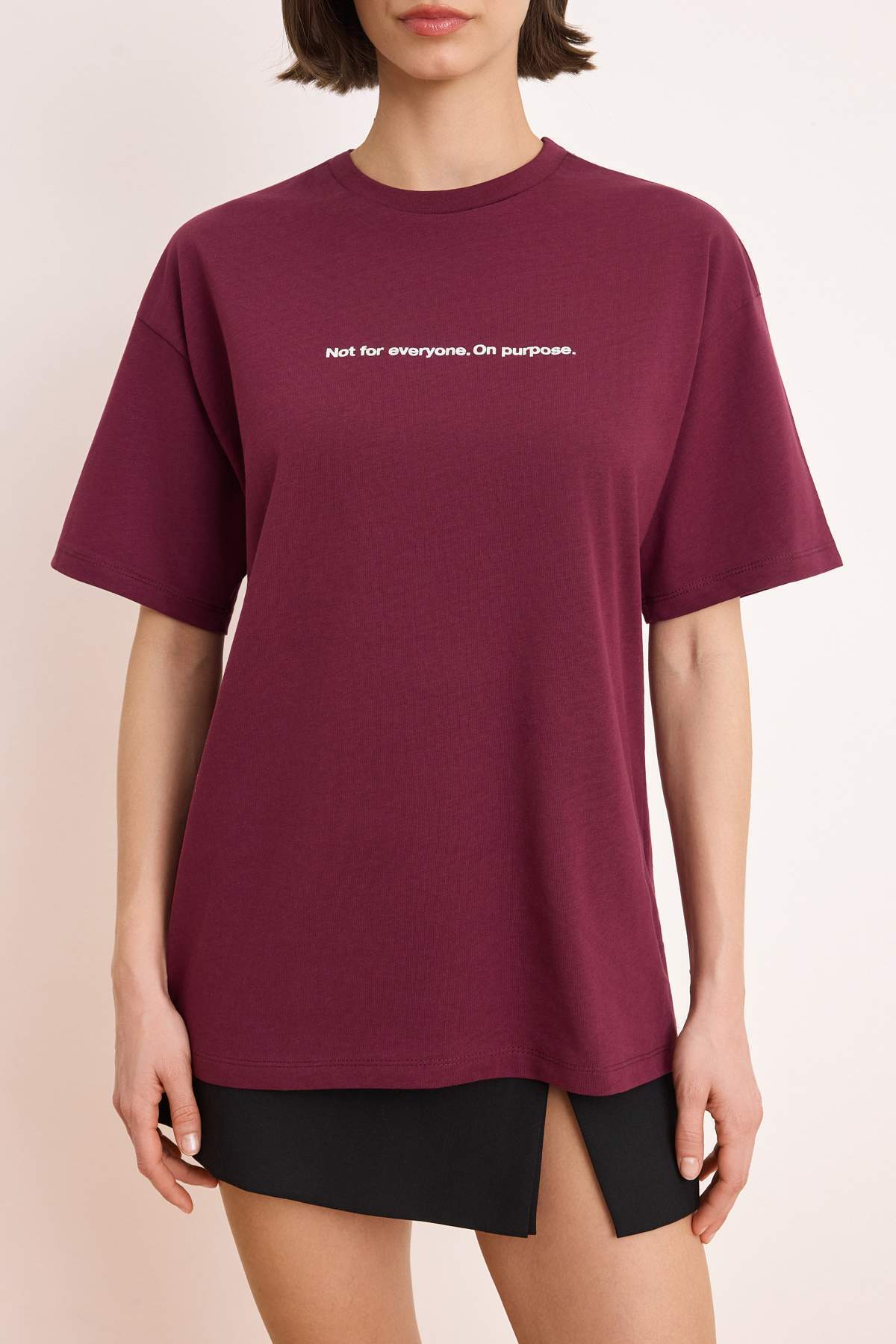 Trendyolmilla  Mürdüm Slogan Oversize/Geniş Kalıp Düşük Kol Kısa Kollu %100 Pamuk Örme T-Shirt TWOSS26TS00172 - Görsel 3