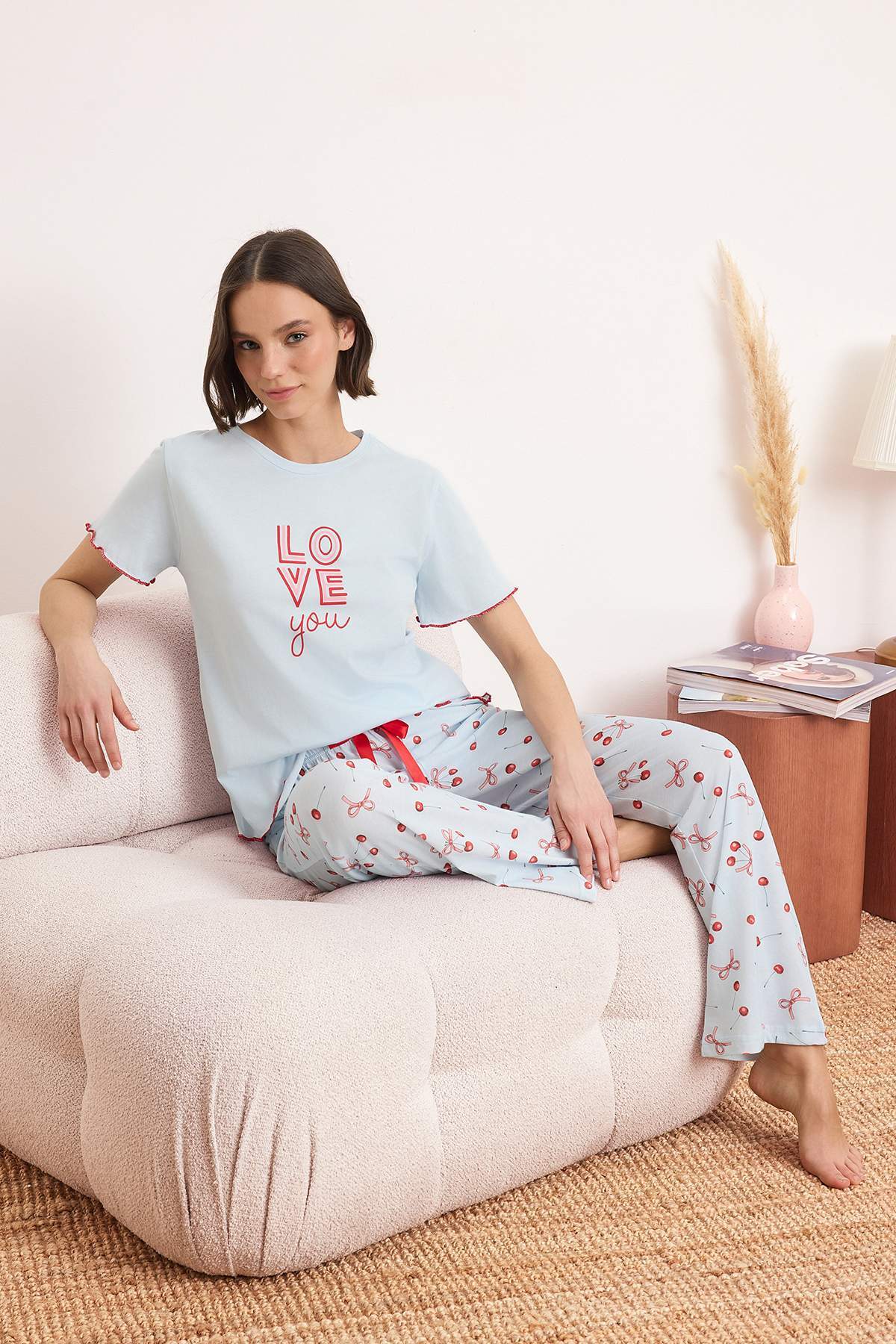 Trendyolmilla  Açık Mavi %100 Pamuklu Kiraz ve Kurdele/Fiyonk Desenli Örme Pijama Takımı THMSS25PT00188