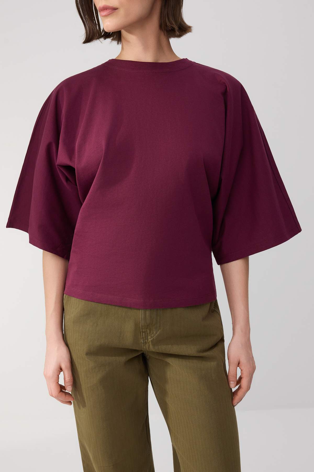 Trendyolmilla  Wardrobe Essentials-Mürdüm Geniş Kalıp Yarasa Kol Pamuk Örme T-Shirt TWOSS26TS00047 - Görsel 3