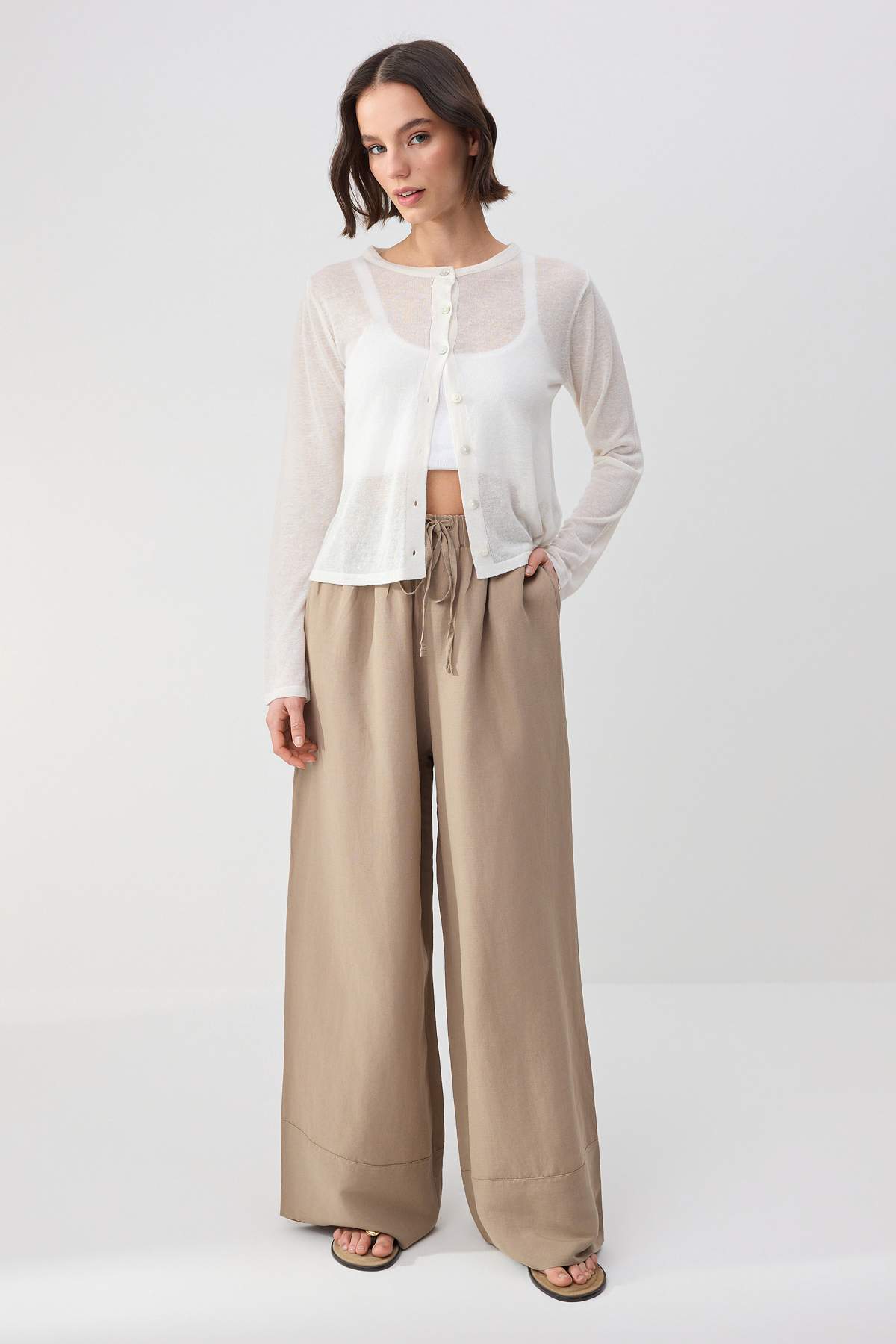 Trendyolmilla  Wardrobe Essentials Ekru Bisiklet Yaka Keten İnce Triko Hırka TWOSS26HI00009