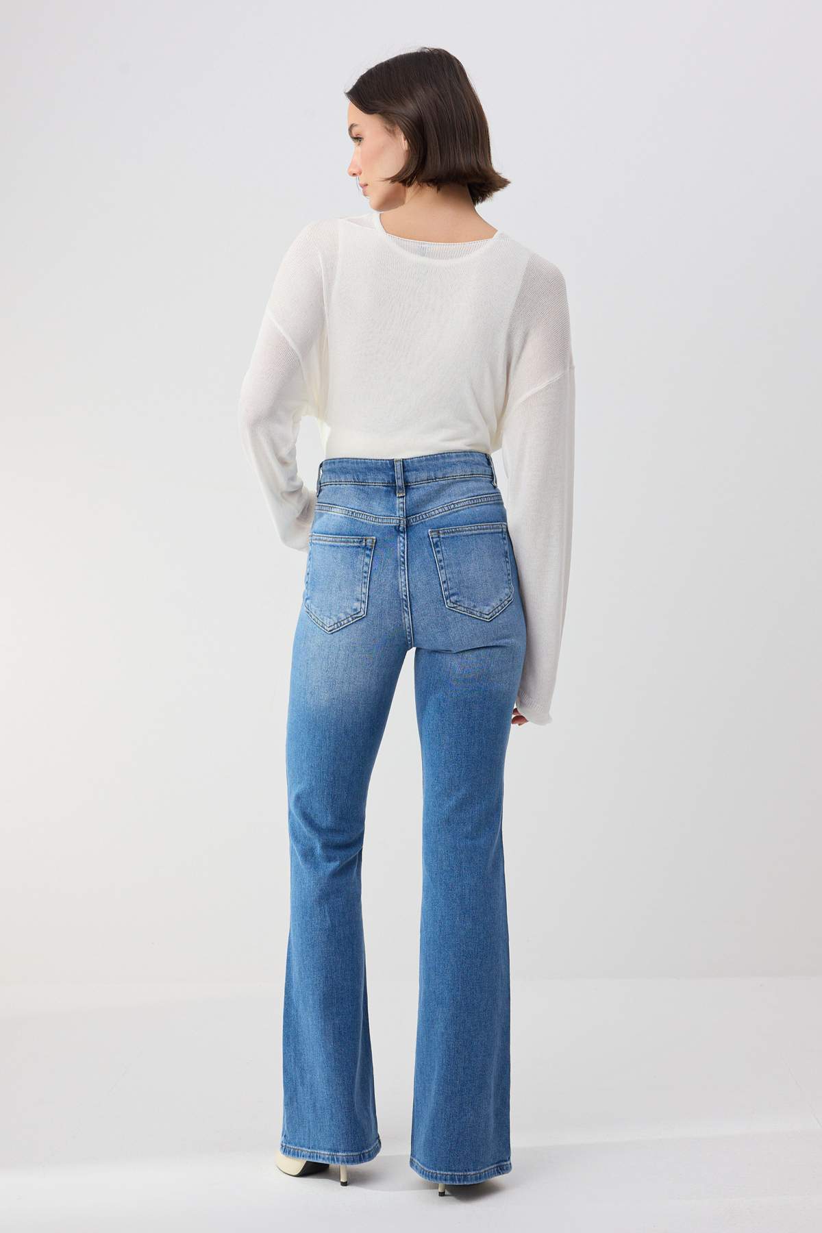 Trendyolmilla  Trendyolmilla Wardrope Essentials Mavi DÖKÜMLÜ Yüksek Bel Orta Esnek Flare Jeans TWOSS26JE00106 - Görsel 4