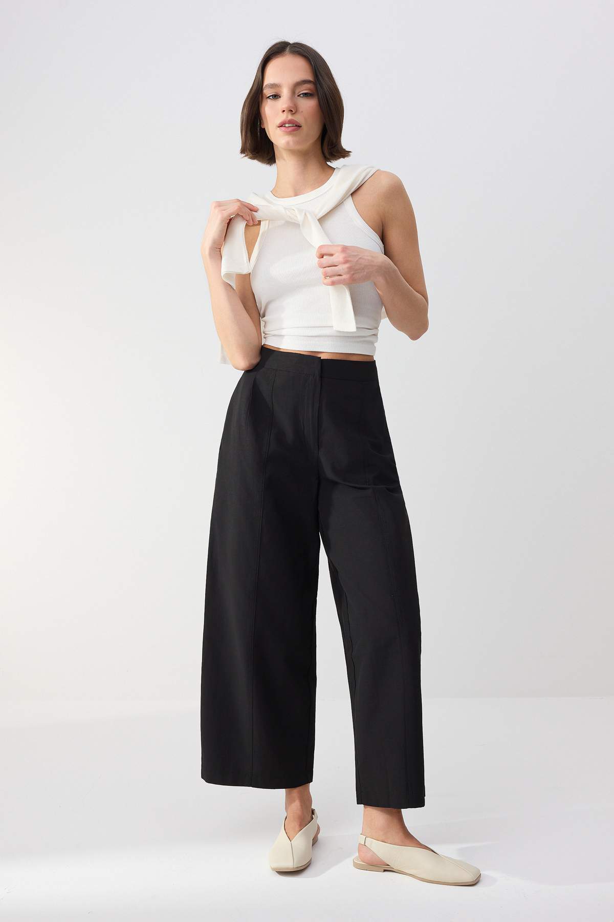 Trendyol Kollektion Trendyolmilla Wardrobe Essentials – Schwarze Hose mit wei...